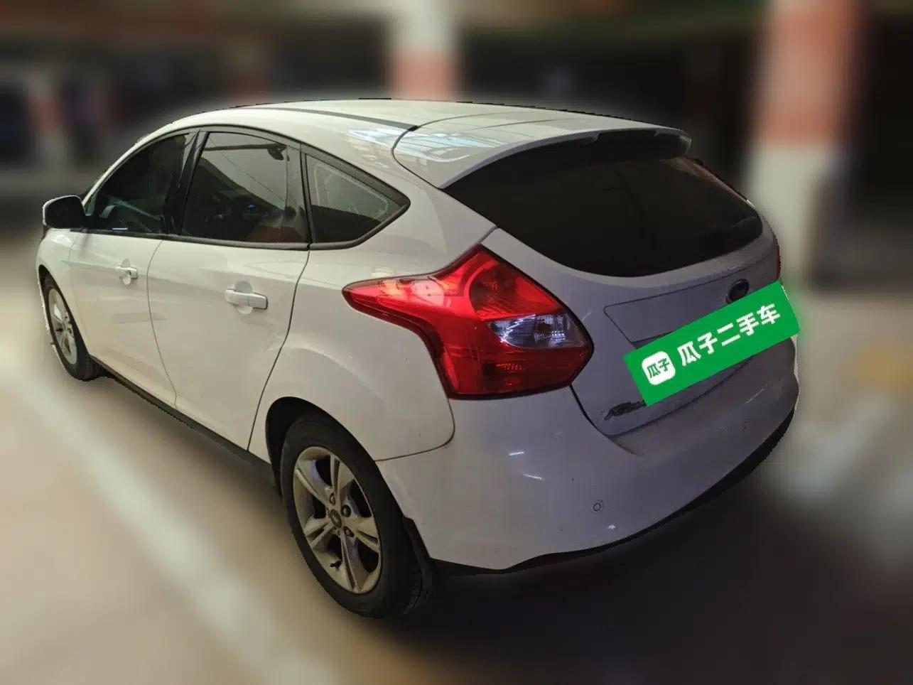 Ford Focus 2012 Hatchback 1.6L Automatic Fashion Edition — миниатюра 4