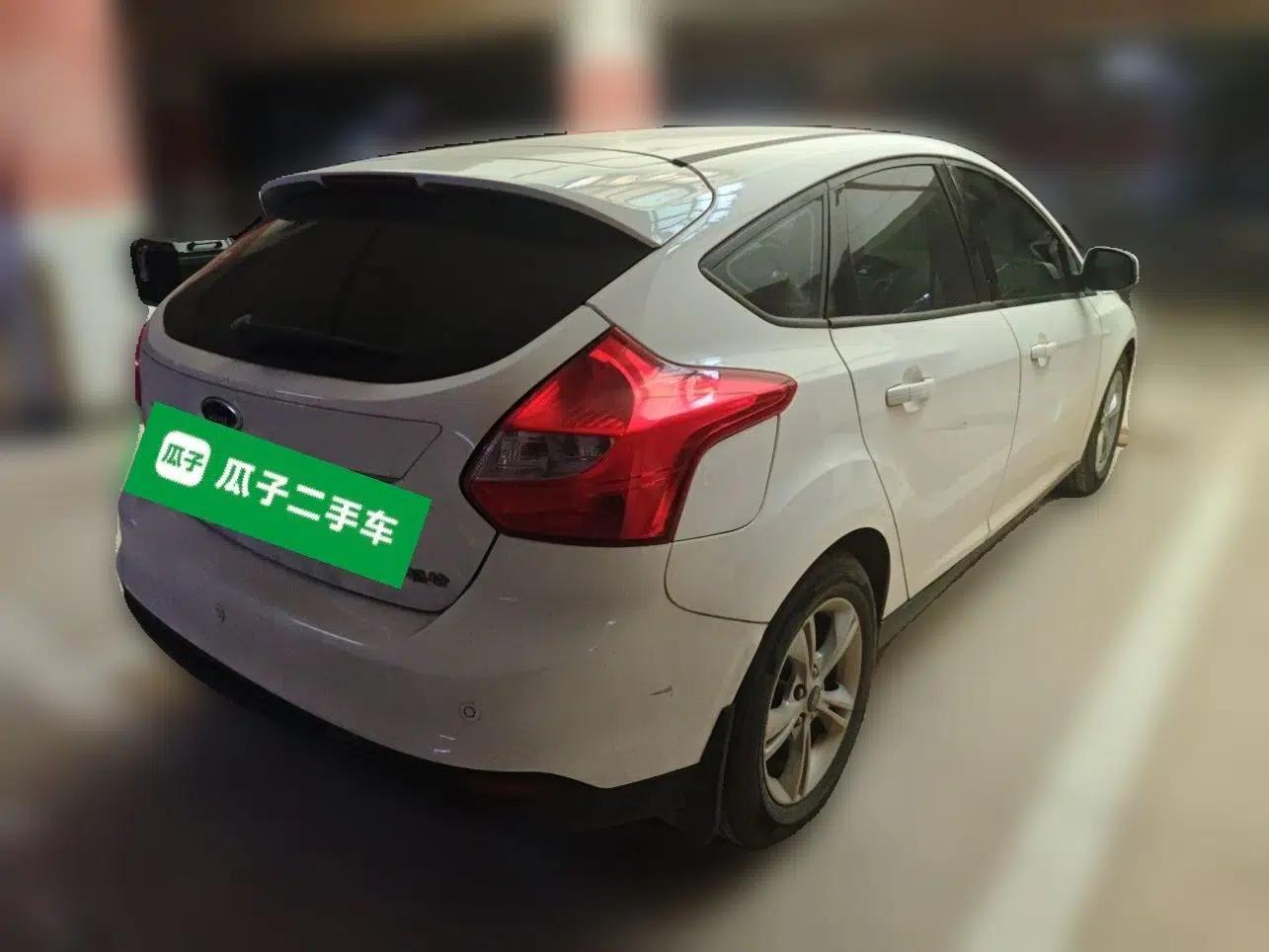 Ford Focus 2012 Hatchback 1.6L Automatic Fashion Edition — миниатюра 6