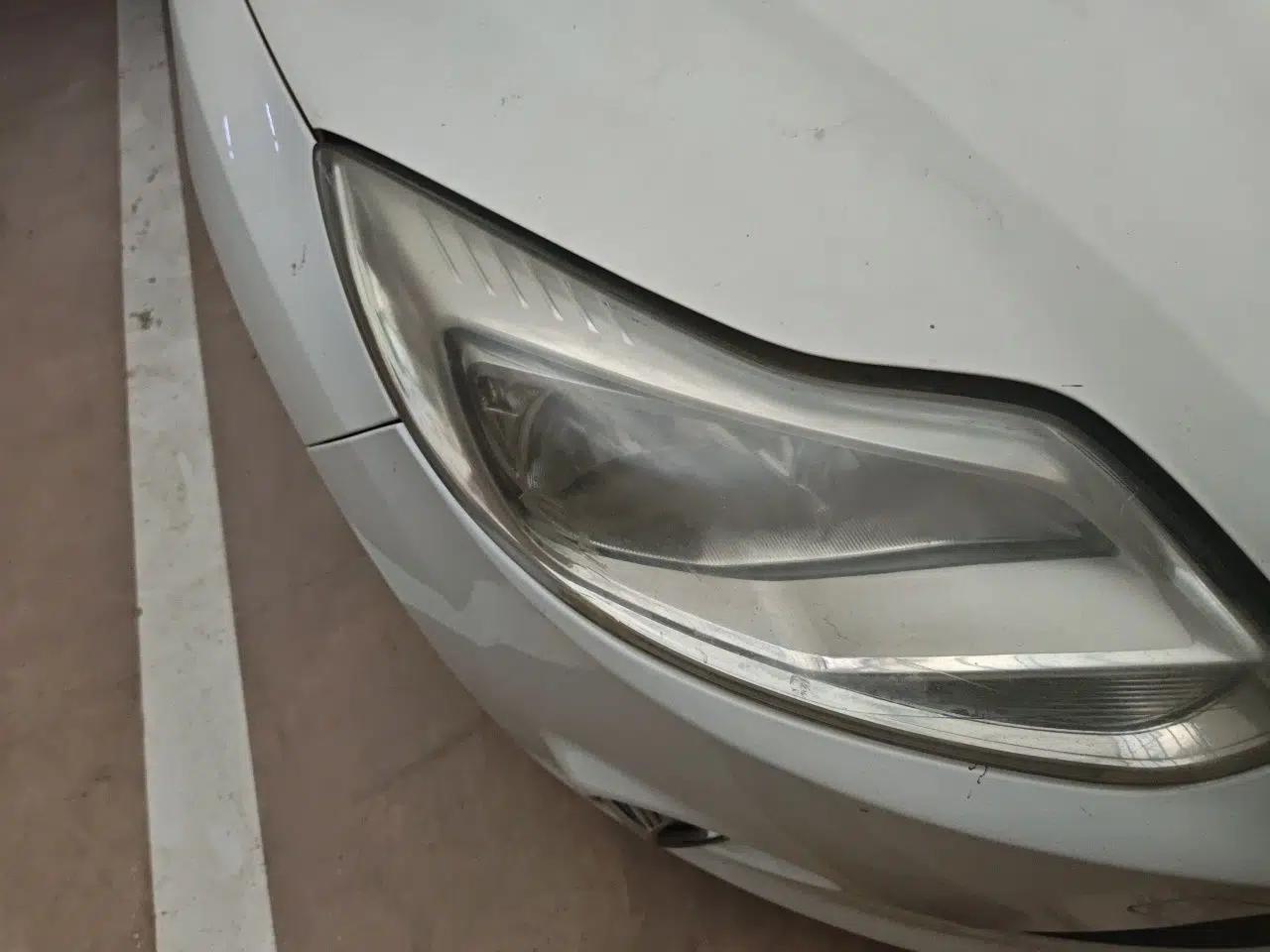 Ford Focus 2012 Hatchback 1.6L Automatic Fashion Edition — миниатюра 7