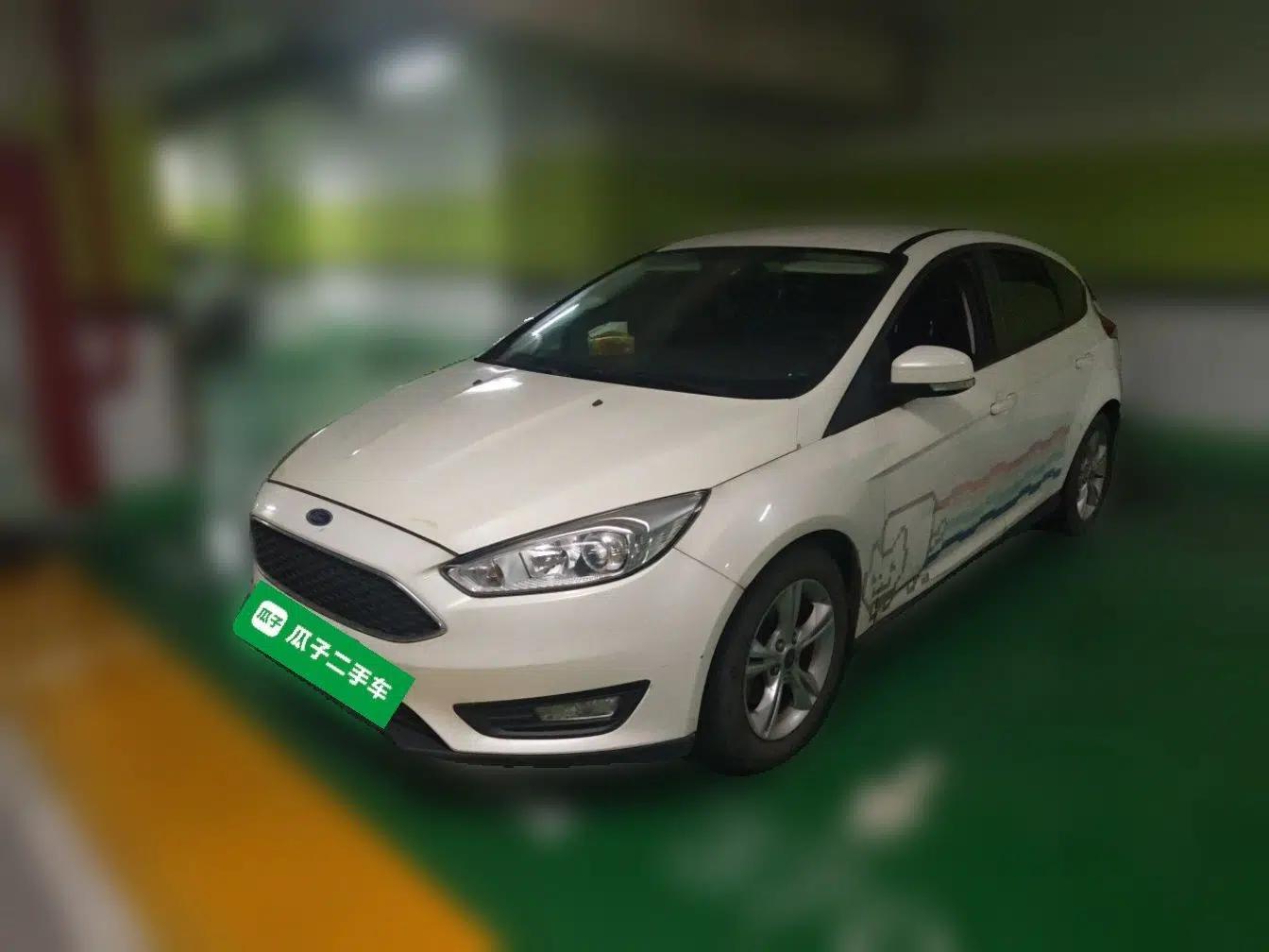 Ford Focus 2015 Hatchback 1.6L Automatic Comfort Model — миниатюра 1