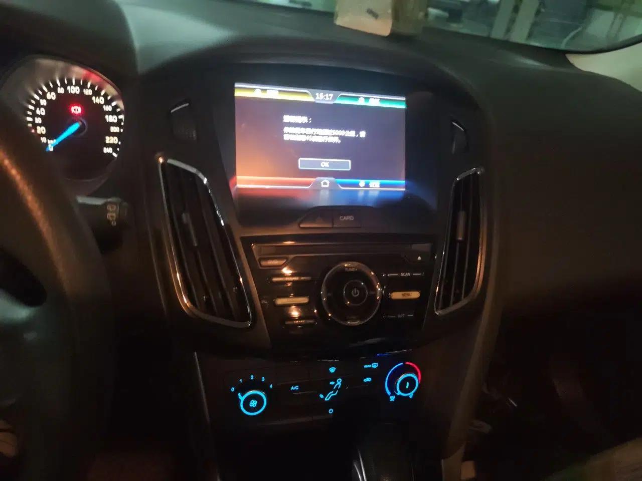 Ford Focus 2015 Hatchback 1.6L Automatic Comfort Model — миниатюра 13