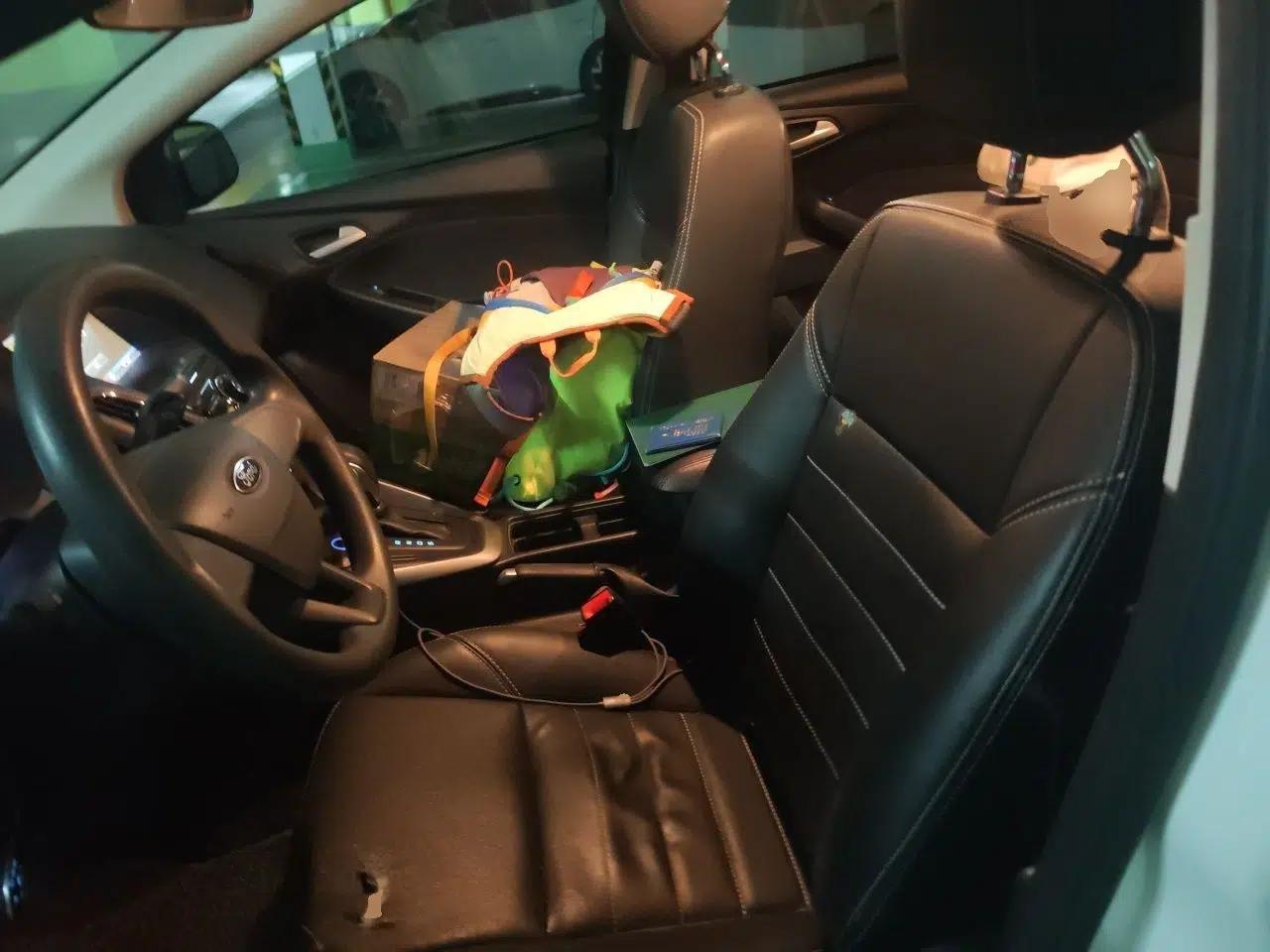 Ford Focus 2015 Hatchback 1.6L Automatic Comfort Model — миниатюра 15