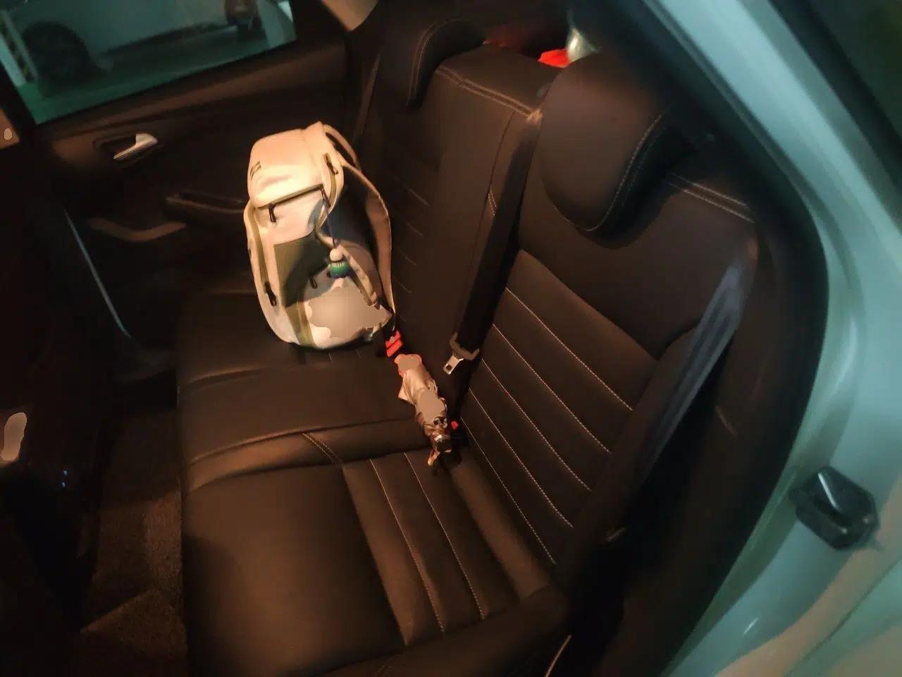 Ford Focus 2015 Hatchback 1.6L Automatic Comfort Model — миниатюра 17