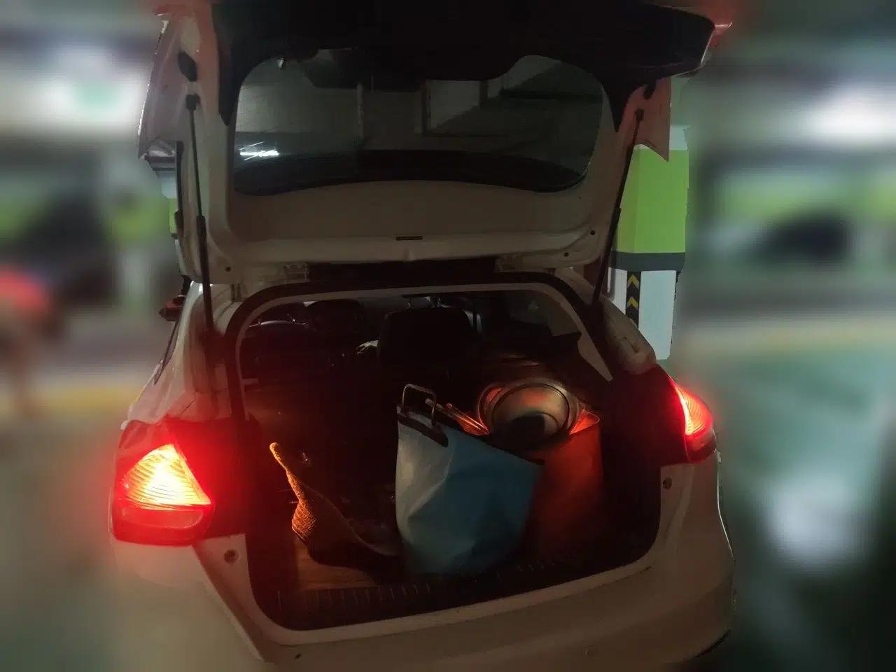 Ford Focus 2015 Hatchback 1.6L Automatic Comfort Model — миниатюра 19