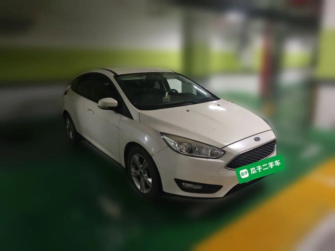 Ford Focus 2015 Hatchback 1.6L Automatic Comfort Model — миниатюра 3