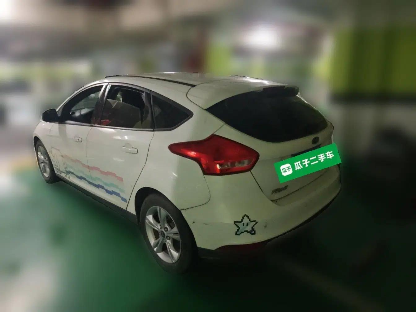 Ford Focus 2015 Hatchback 1.6L Automatic Comfort Model — миниатюра 4