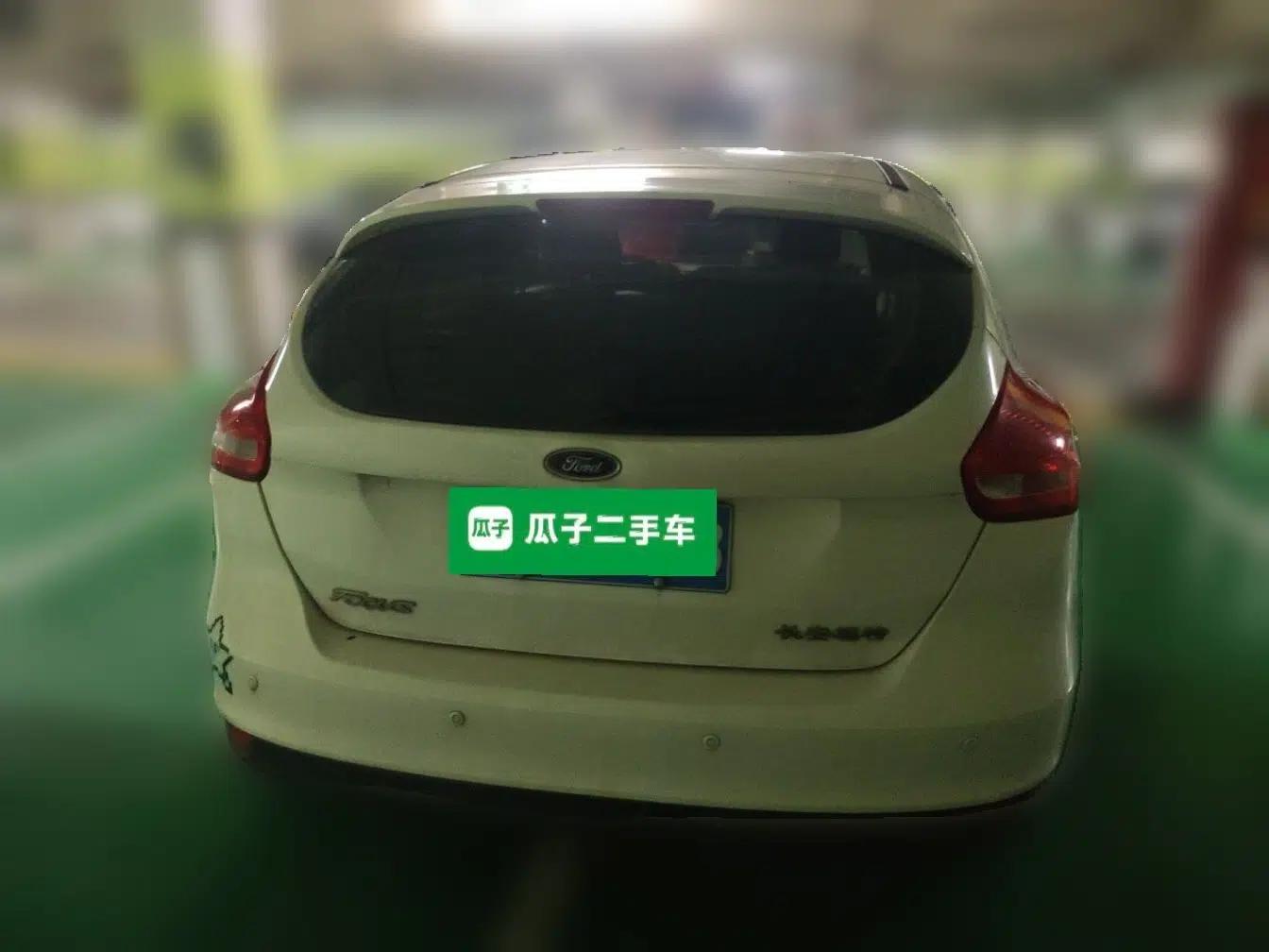Ford Focus 2015 Hatchback 1.6L Automatic Comfort Model — миниатюра 5
