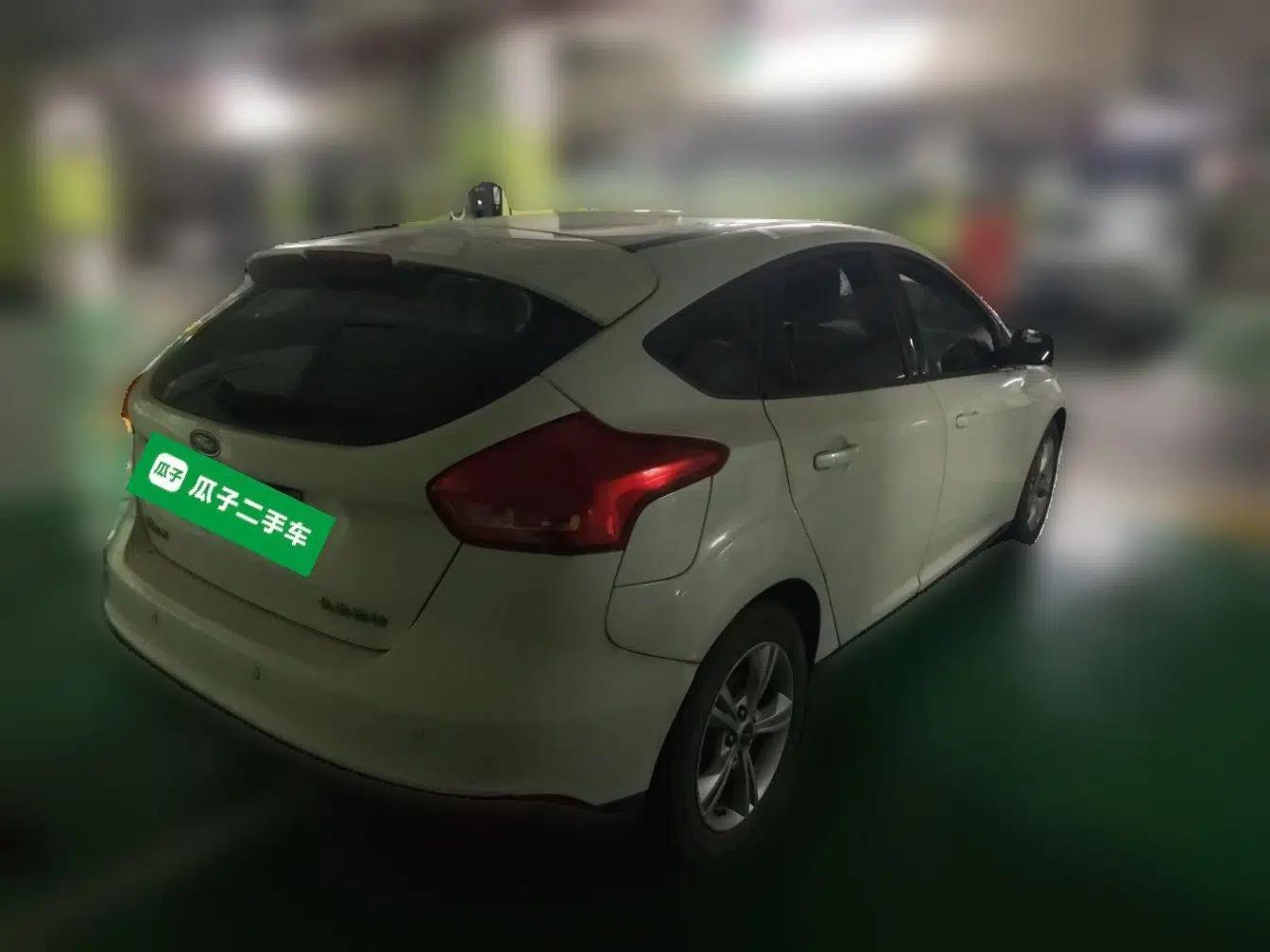 Ford Focus 2015 Hatchback 1.6L Automatic Comfort Model — миниатюра 6