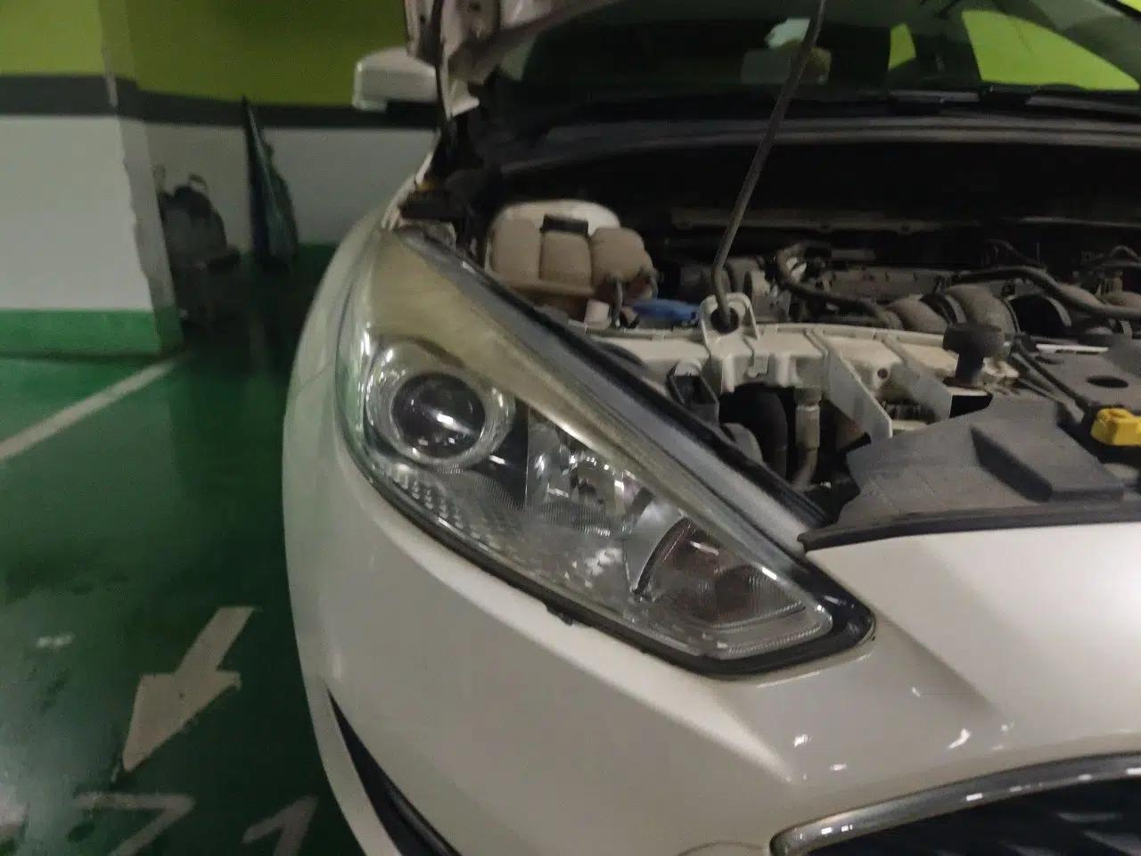Ford Focus 2015 Hatchback 1.6L Automatic Comfort Model — миниатюра 7