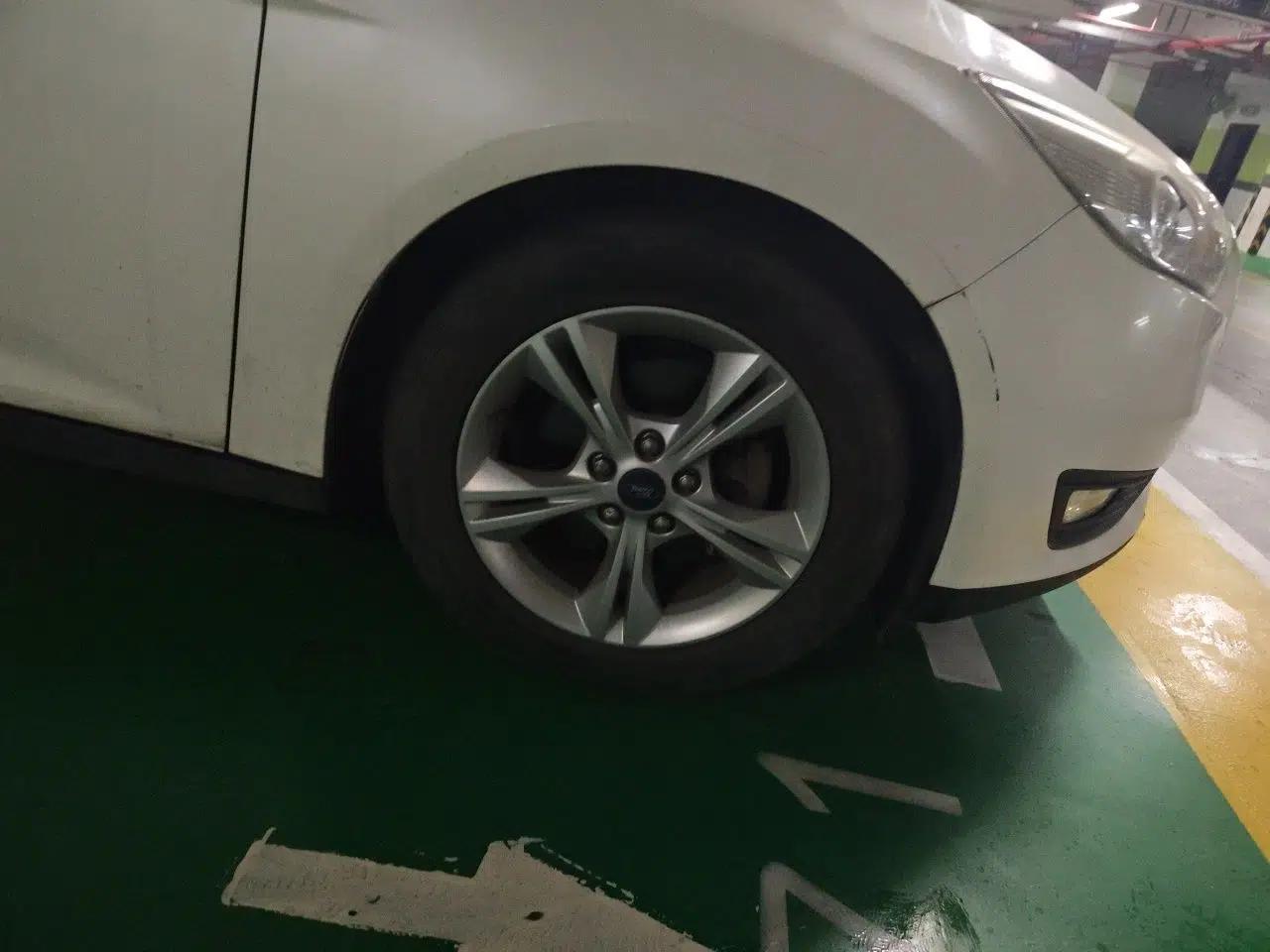 Ford Focus 2015 Hatchback 1.6L Automatic Comfort Model — миниатюра 8