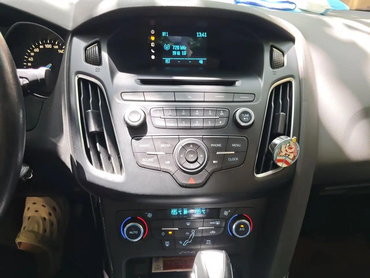 Ford Focus 2015 Sedan EcoBoost 125 Automatic Supreme Style Edition — миниатюра 13