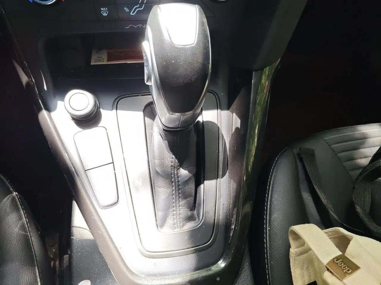 Ford Focus 2015 Sedan EcoBoost 125 Automatic Supreme Style Edition — миниатюра 14