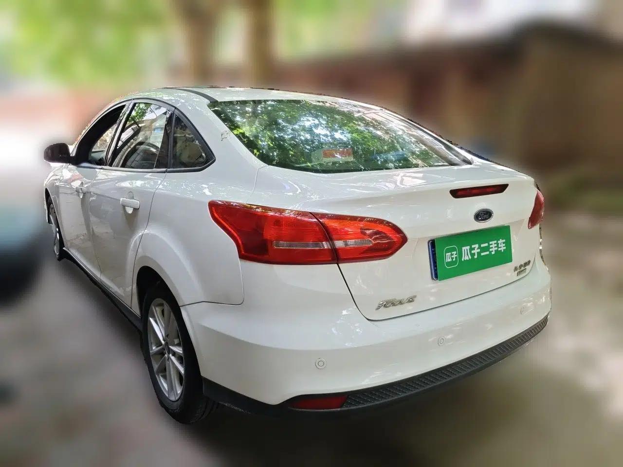 Ford Focus 2015 Sedan EcoBoost 125 Automatic Supreme Style Edition — миниатюра 4