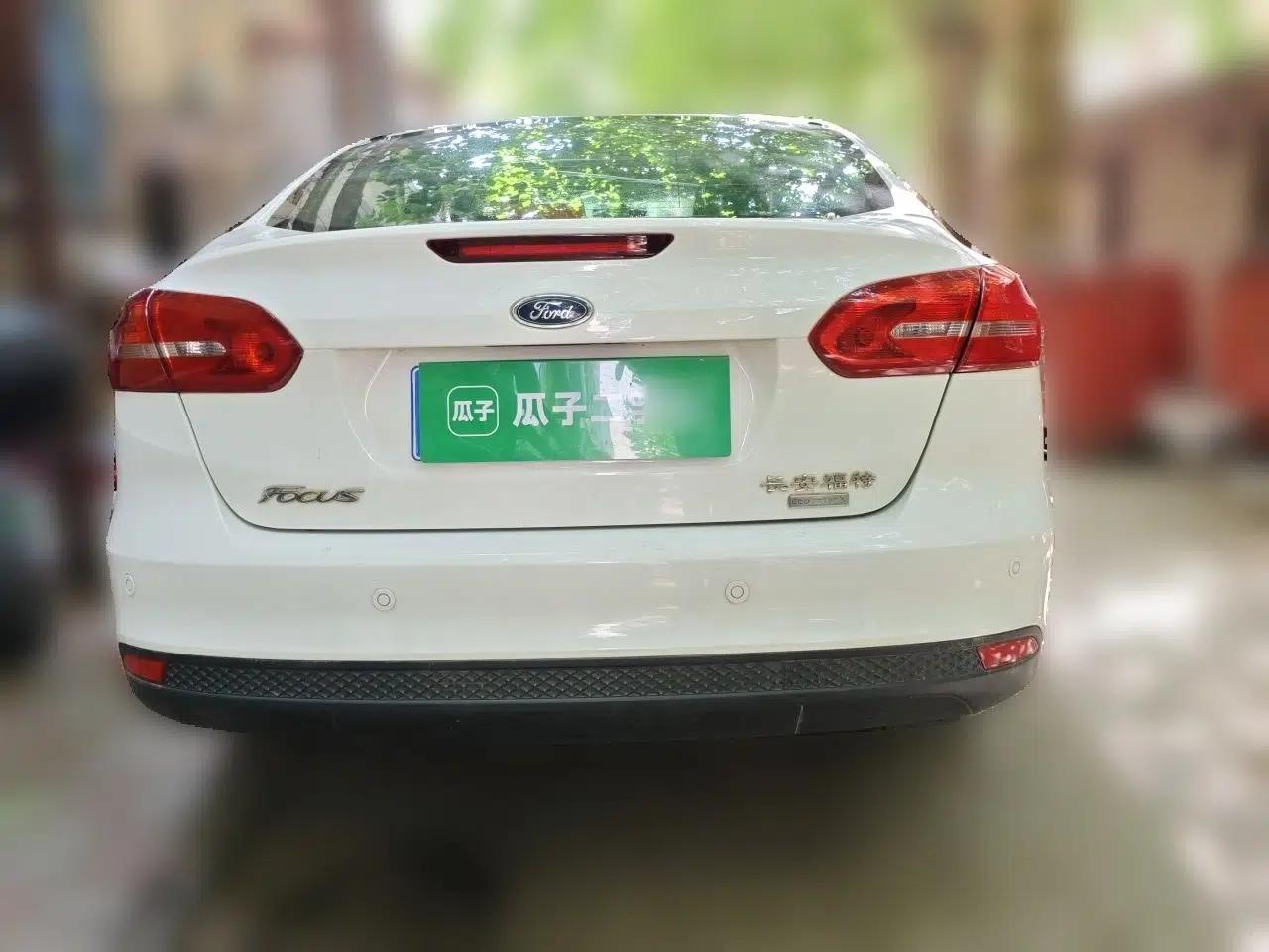 Ford Focus 2015 Sedan EcoBoost 125 Automatic Supreme Style Edition — миниатюра 5