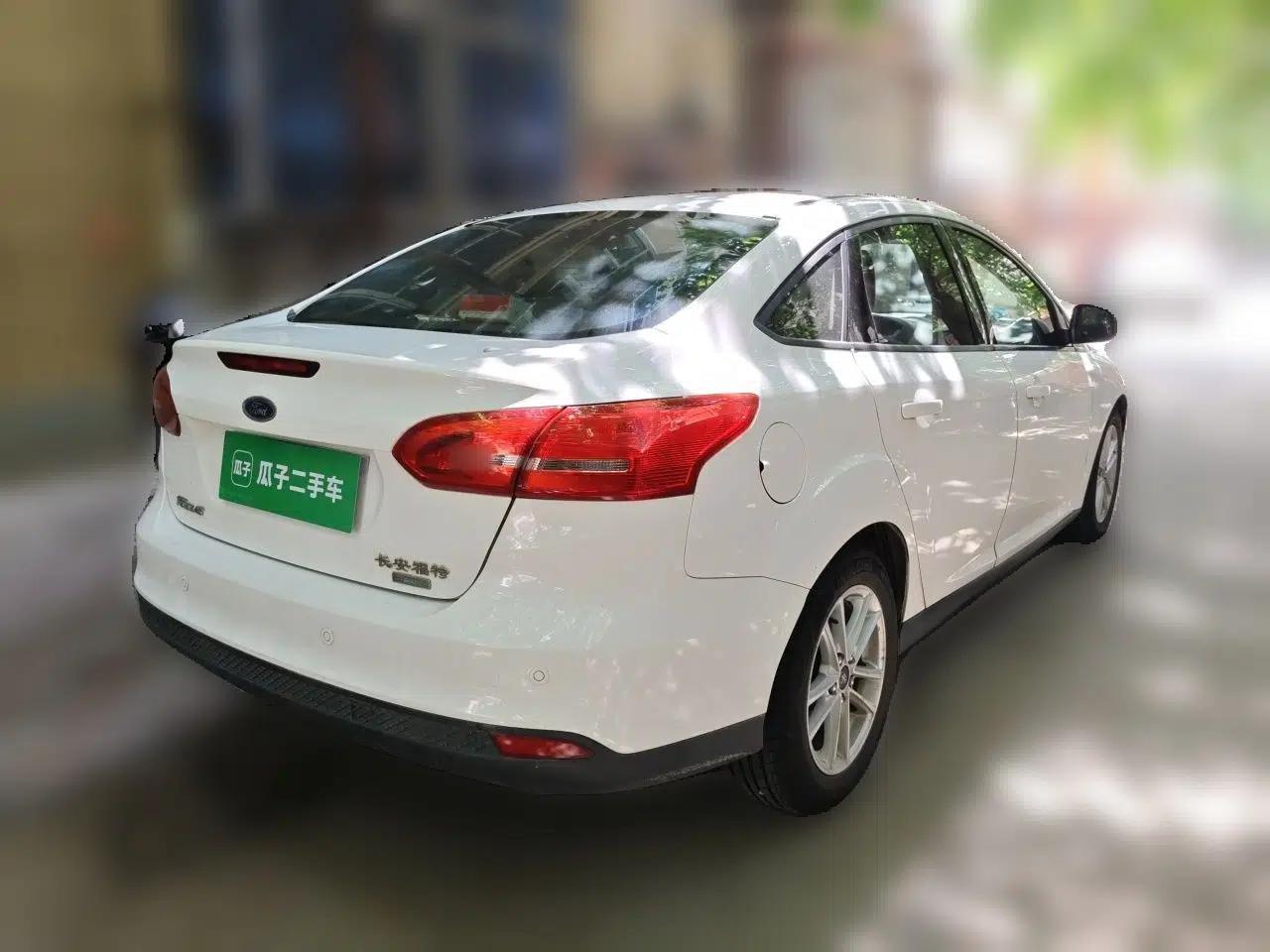 Ford Focus 2015 Sedan EcoBoost 125 Automatic Supreme Style Edition — миниатюра 6