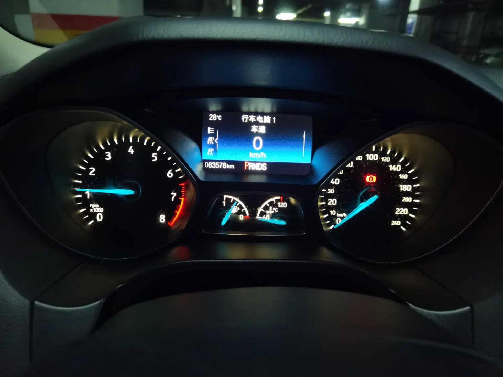 Ford Focus 2015 Sedan EcoBoost 180 Automatic Elite Model — миниатюра 11