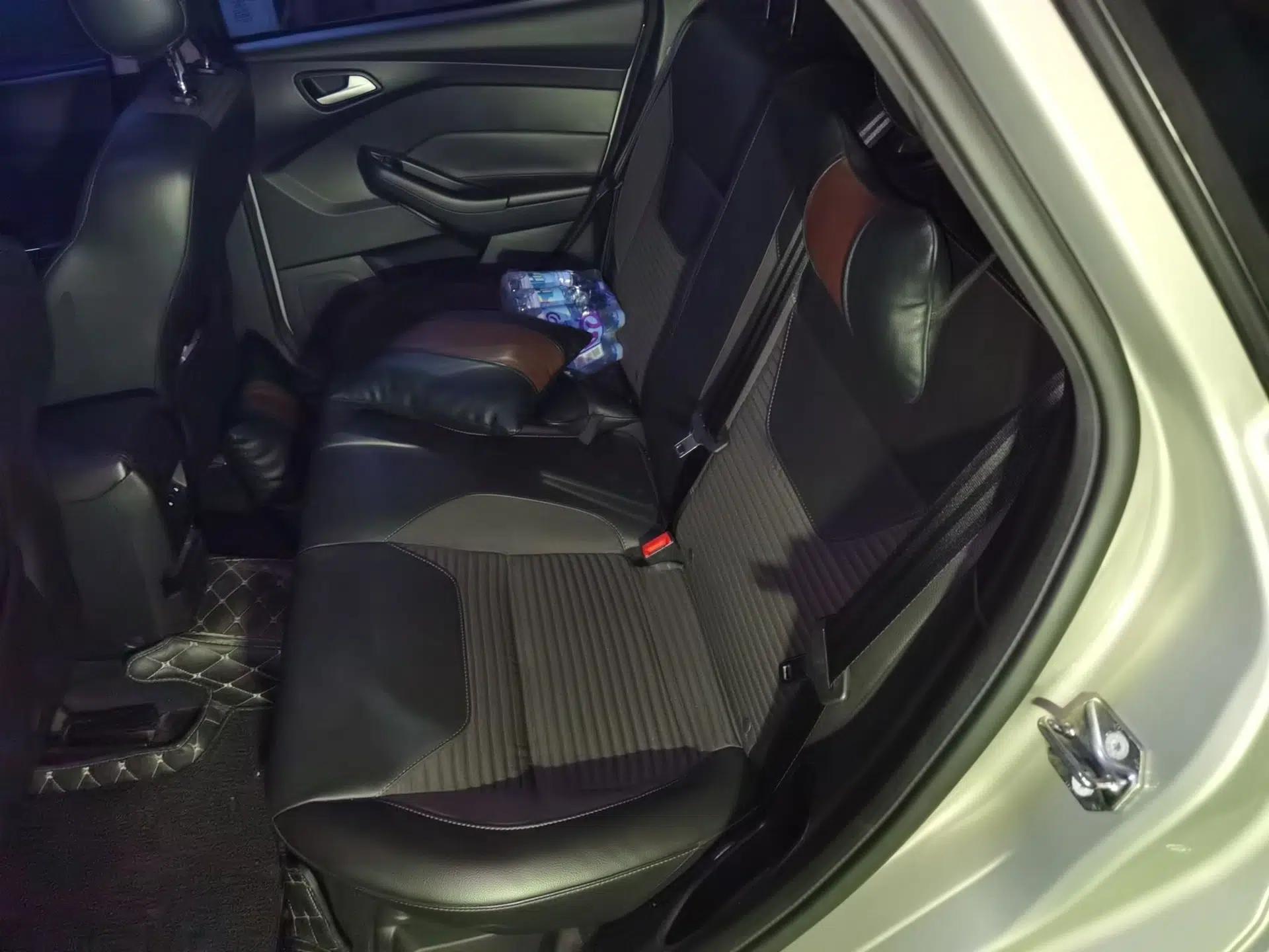 Ford Focus 2015 Sedan EcoBoost 180 Automatic Elite Model — миниатюра 17