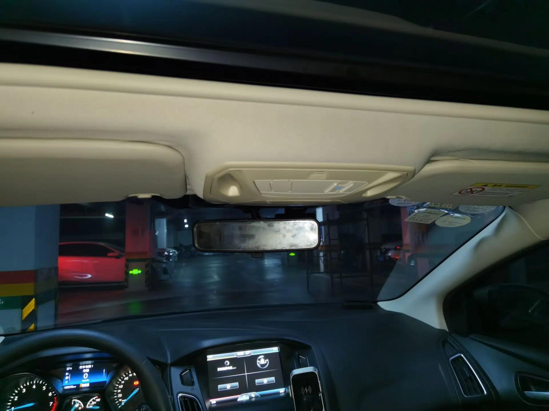 Ford Focus 2015 Sedan EcoBoost 180 Automatic Elite Model — миниатюра 18