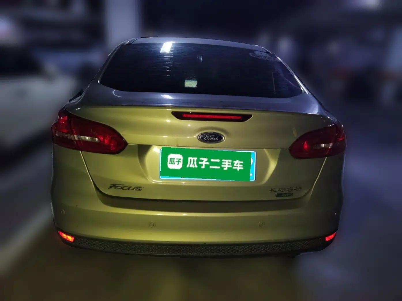 Ford Focus 2015 Sedan EcoBoost 180 Automatic Elite Model — миниатюра 5
