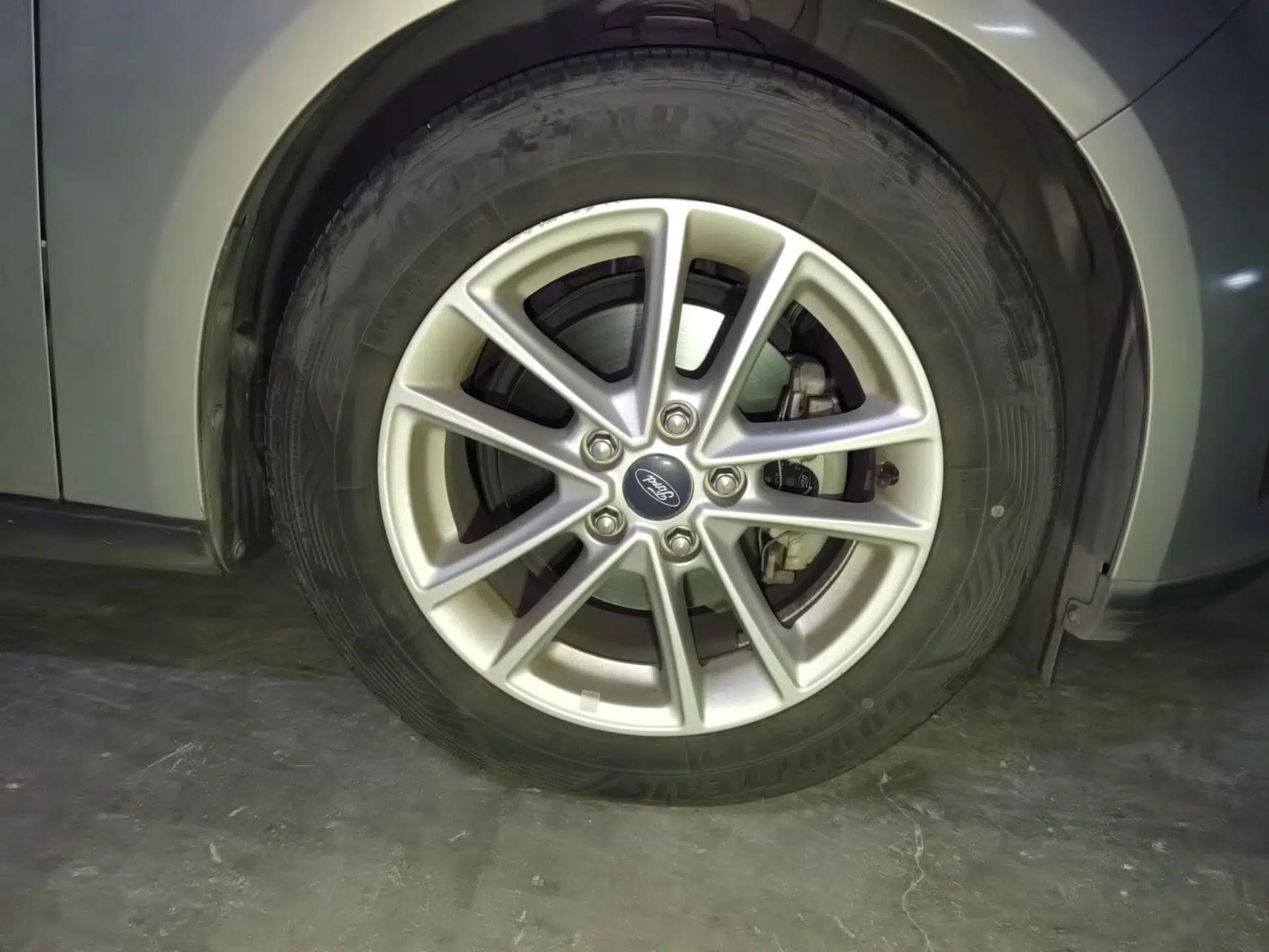 Ford Focus 2015 Sedan EcoBoost 180 Automatic Elite Model — миниатюра 8