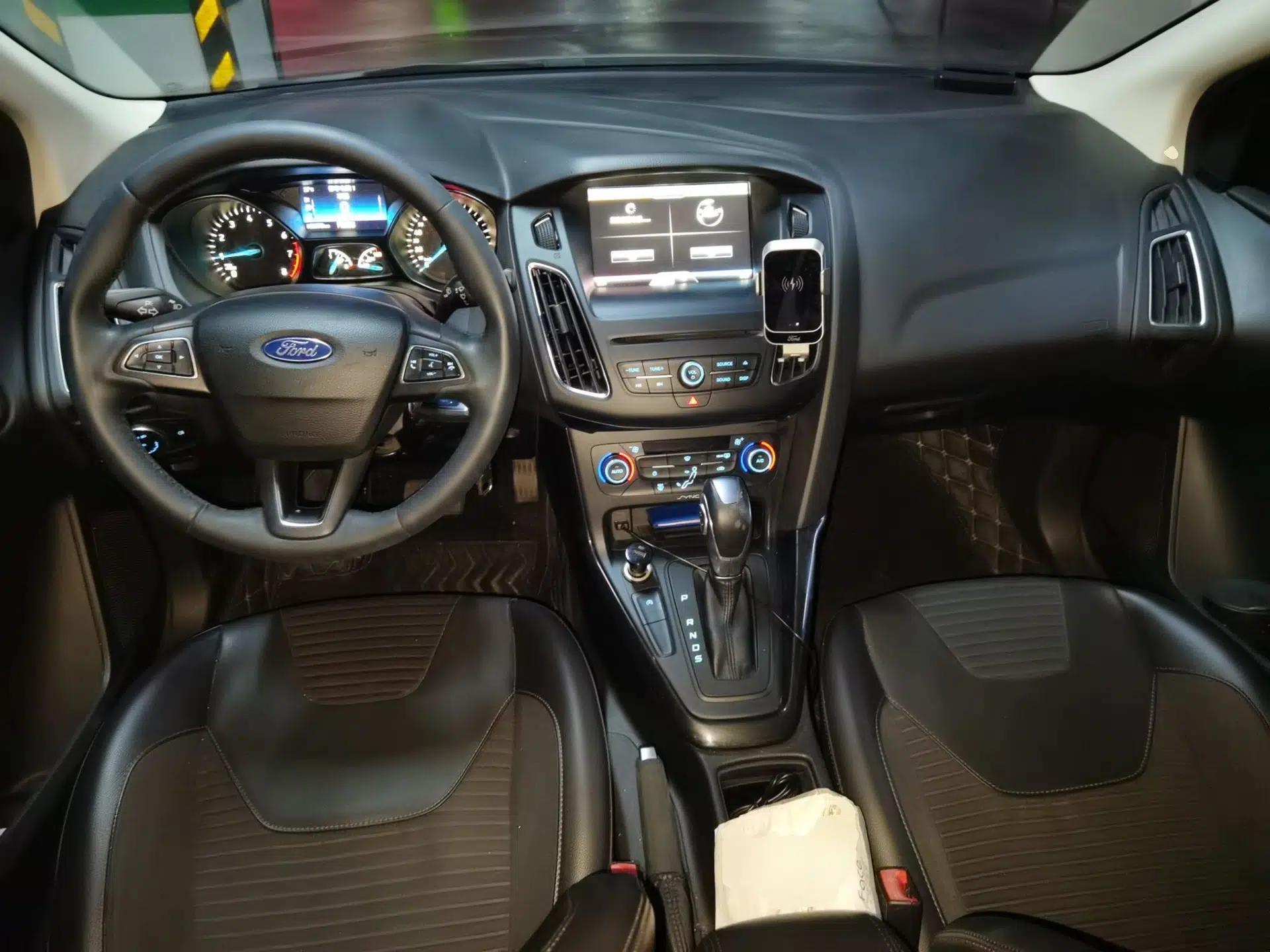Ford Focus 2015 Sedan EcoBoost 180 Automatic Elite Model — миниатюра 9