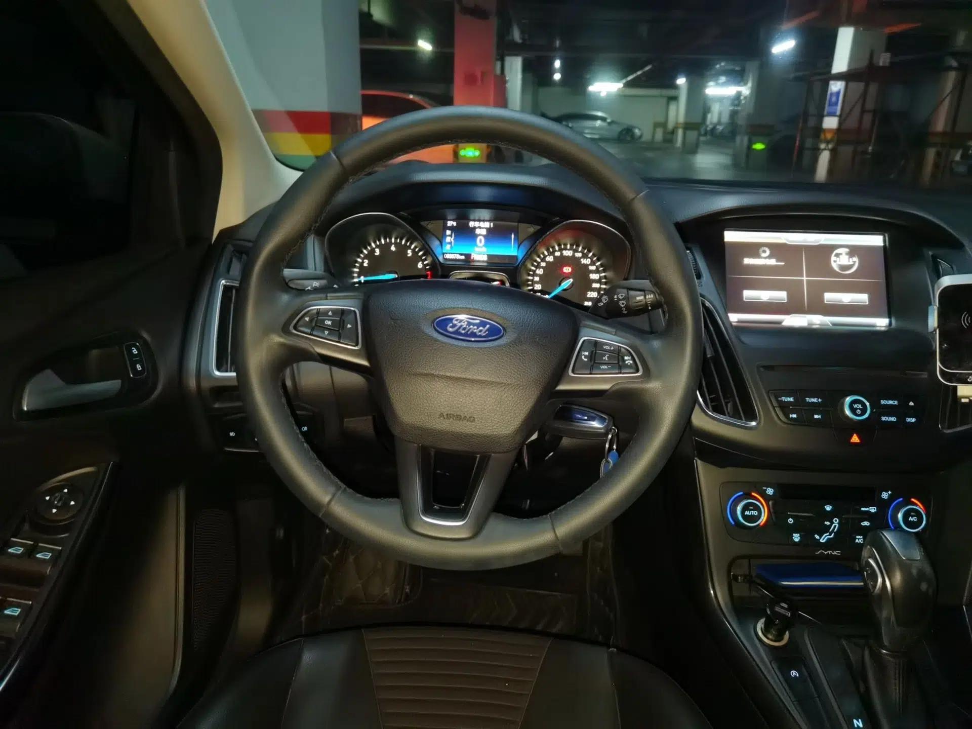 Ford Focus 2015 Sedan EcoBoost 180 Automatic Elite Model — миниатюра 10