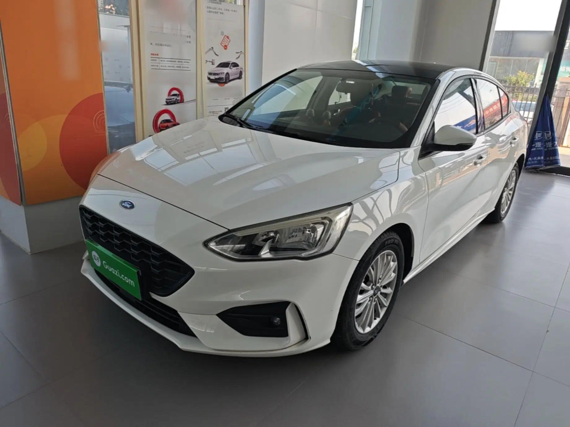Ford Focus 2020 Sedan 1.5L Automatic Sharp Edition — миниатюра 1