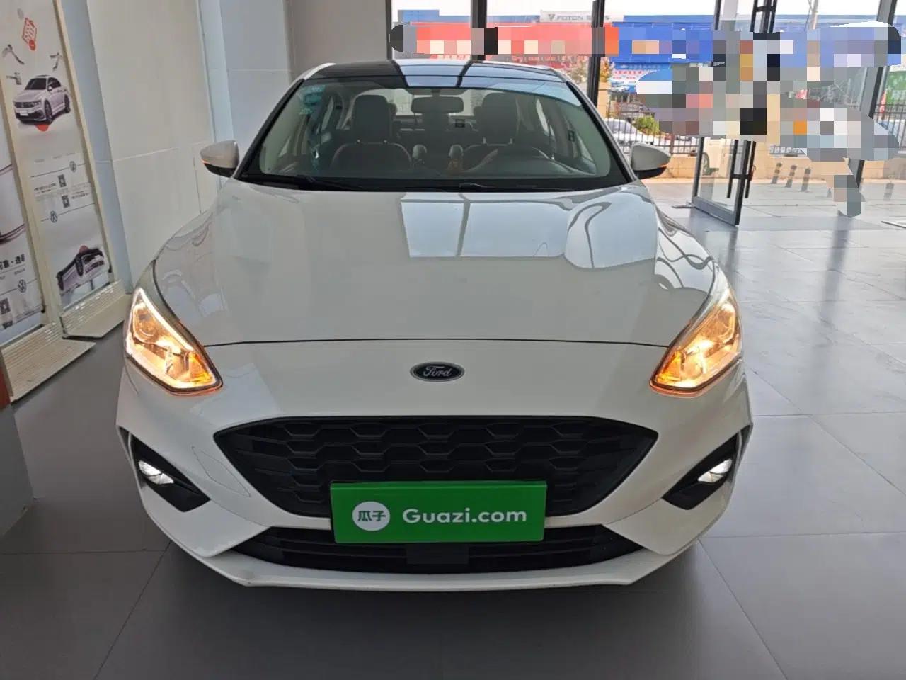Ford Focus 2020 Sedan 1.5L Automatic Sharp Edition — миниатюра 2