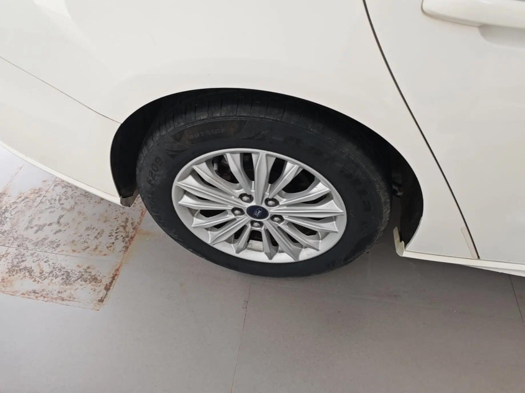 Ford Focus 2020 Sedan 1.5L Automatic Sharp Edition — миниатюра 11