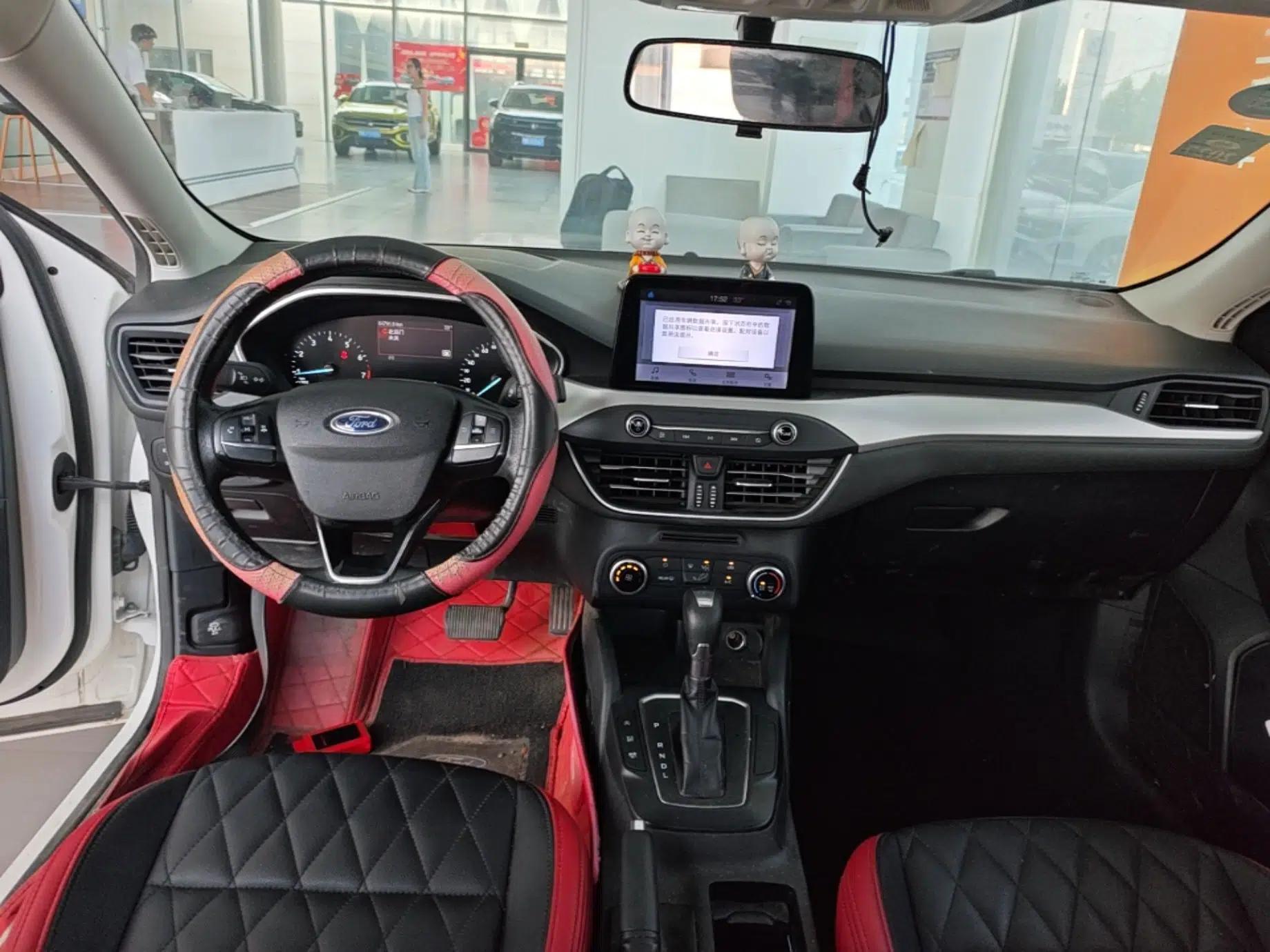Ford Focus 2020 Sedan 1.5L Automatic Sharp Edition — миниатюра 12