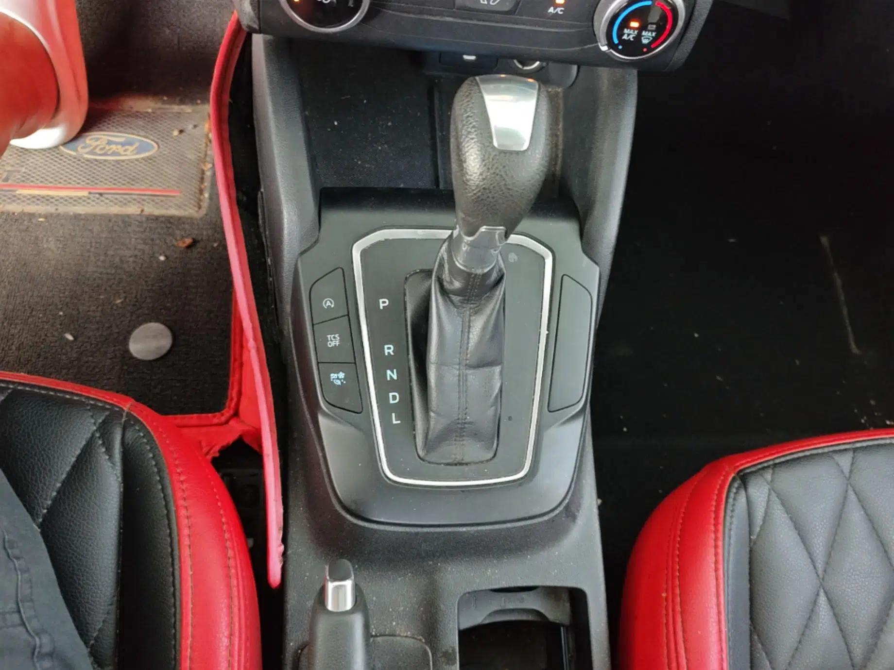 Ford Focus 2020 Sedan 1.5L Automatic Sharp Edition — миниатюра 16