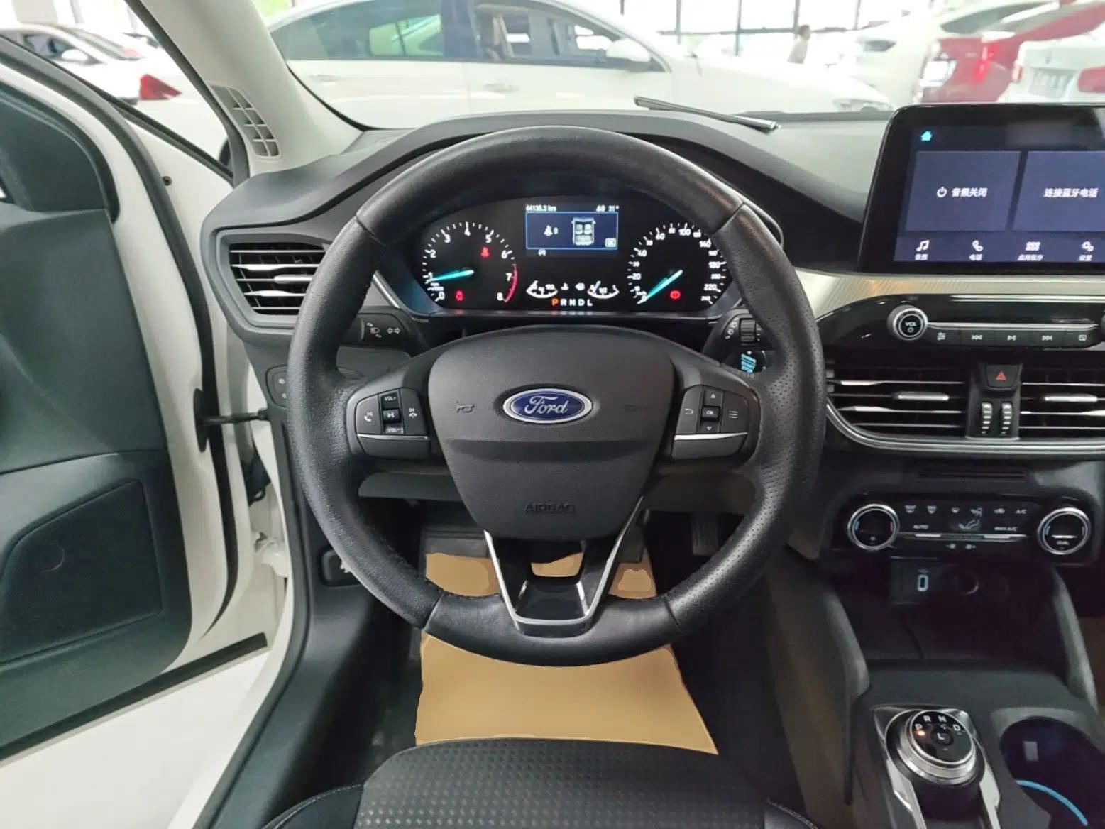 Ford Focus 2020 Hatchback EcoBoost 180 Automatic Trend Edition — миниатюра 13