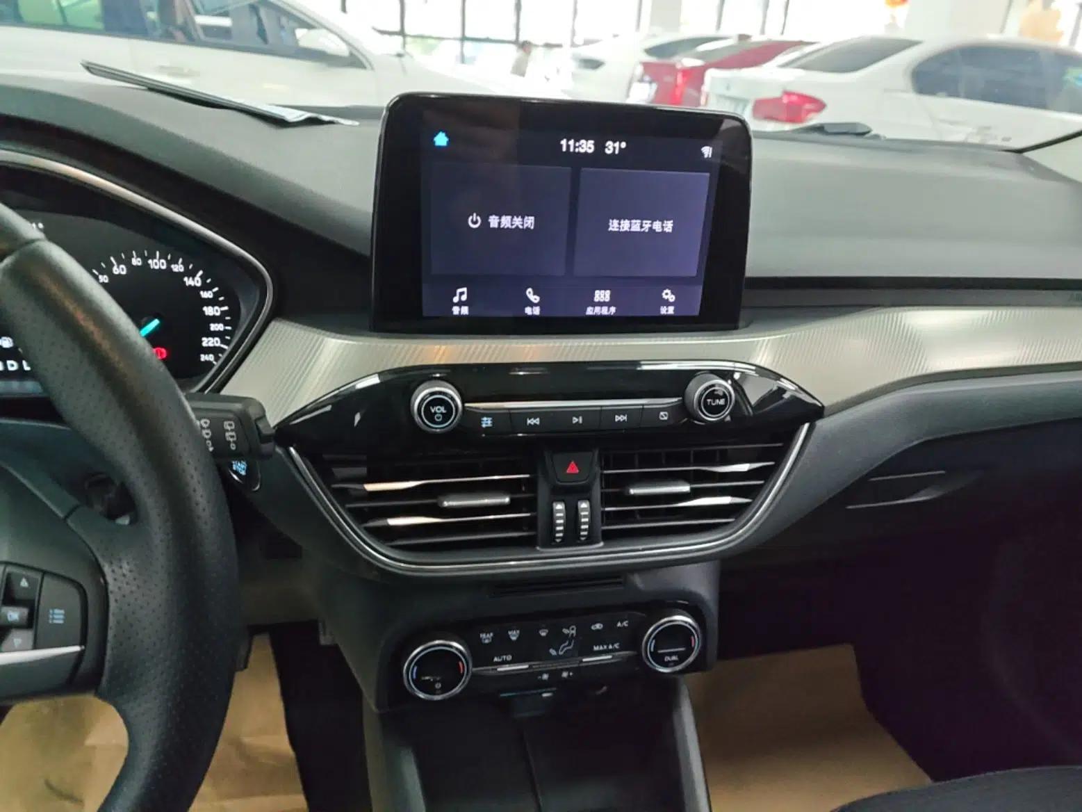 Ford Focus 2020 Hatchback EcoBoost 180 Automatic Trend Edition — миниатюра 15