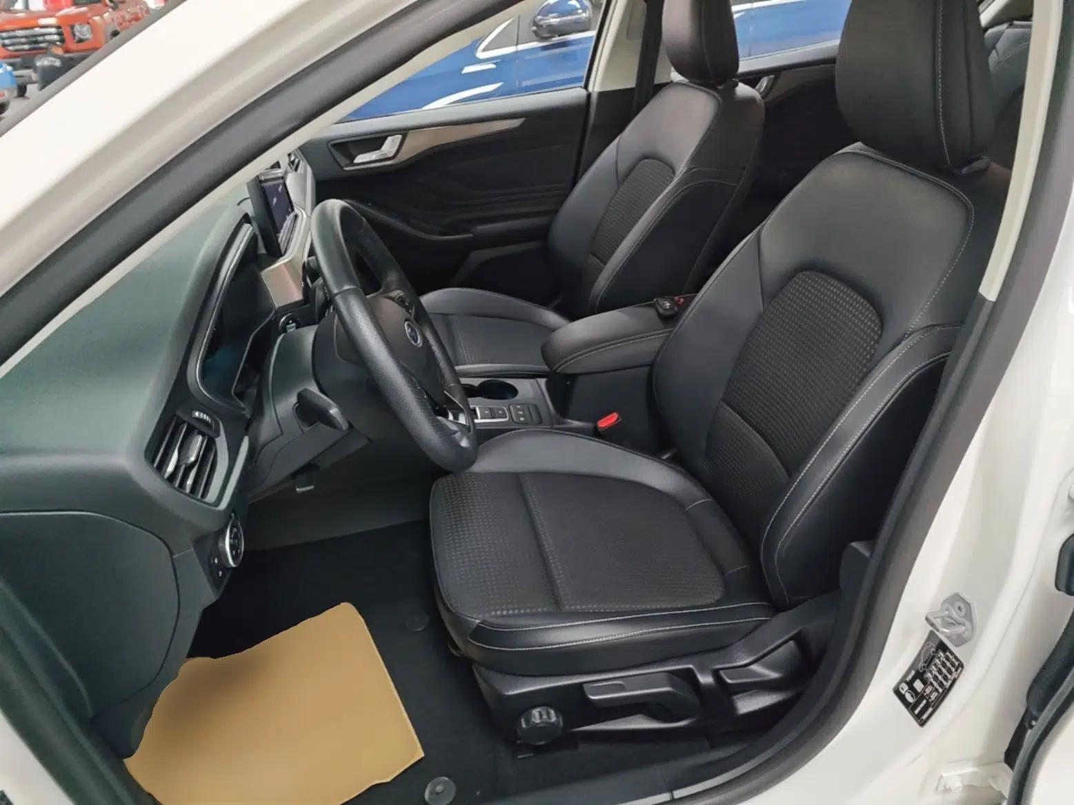 Ford Focus 2020 Hatchback EcoBoost 180 Automatic Trend Edition — миниатюра 17