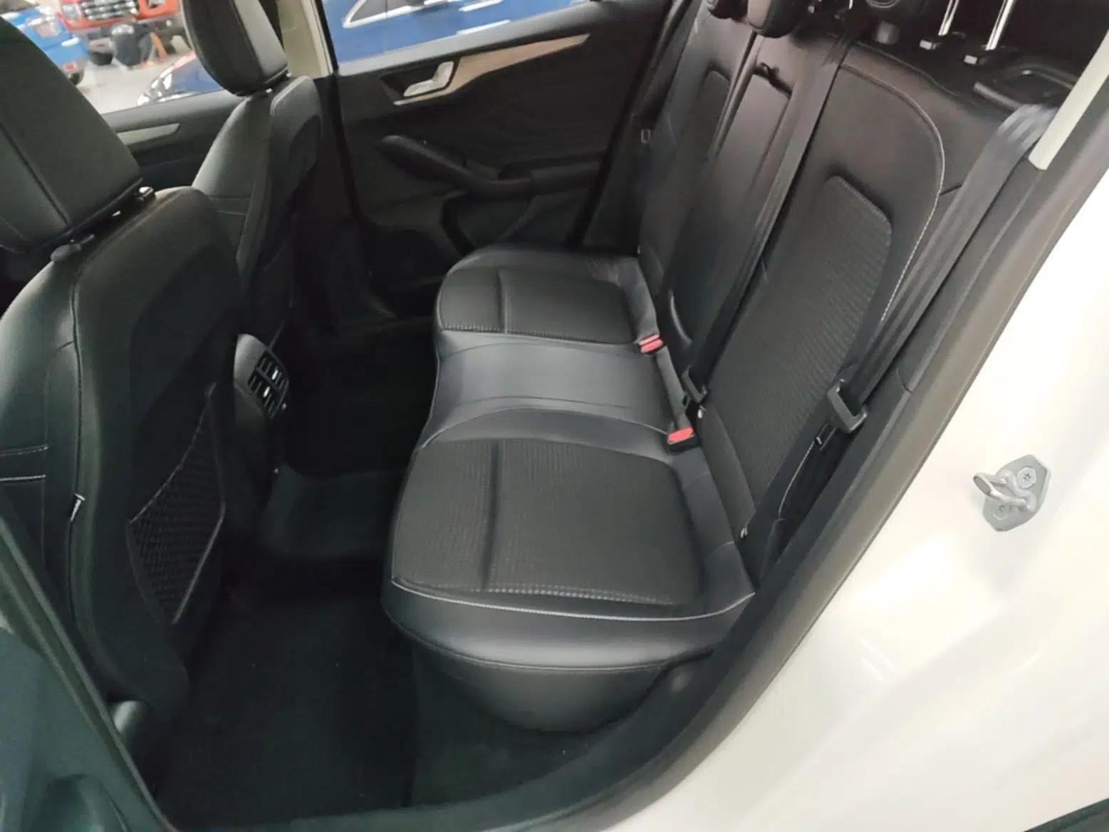 Ford Focus 2020 Hatchback EcoBoost 180 Automatic Trend Edition — миниатюра 20