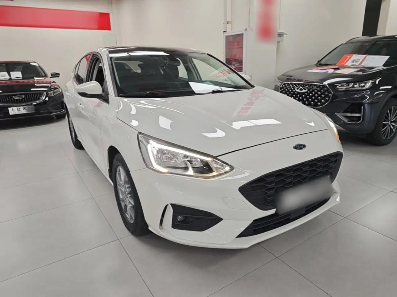 Ford Focus 2020 Hatchback EcoBoost 180 Automatic Trend Edition — миниатюра 3