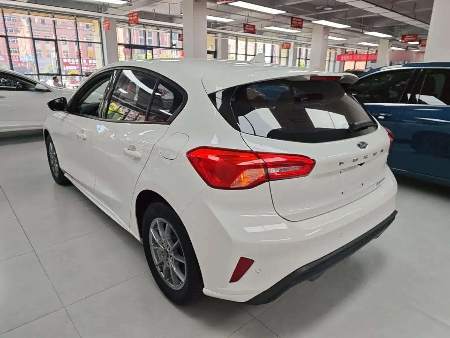 Ford Focus 2020 Hatchback EcoBoost 180 Automatic Trend Edition — миниатюра 4