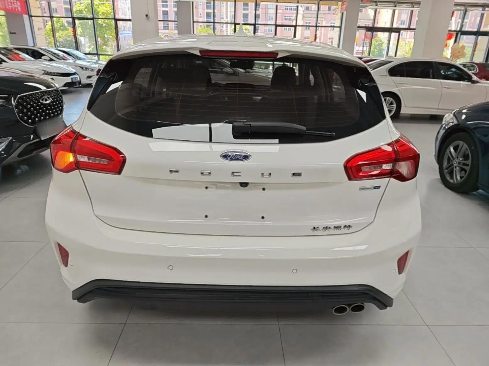 Ford Focus 2020 Hatchback EcoBoost 180 Automatic Trend Edition — миниатюра 5