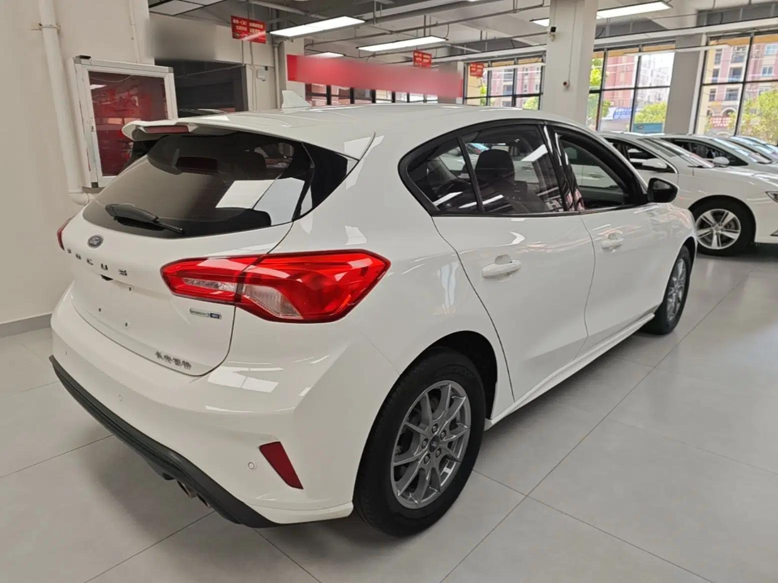 Ford Focus 2020 Hatchback EcoBoost 180 Automatic Trend Edition — миниатюра 6