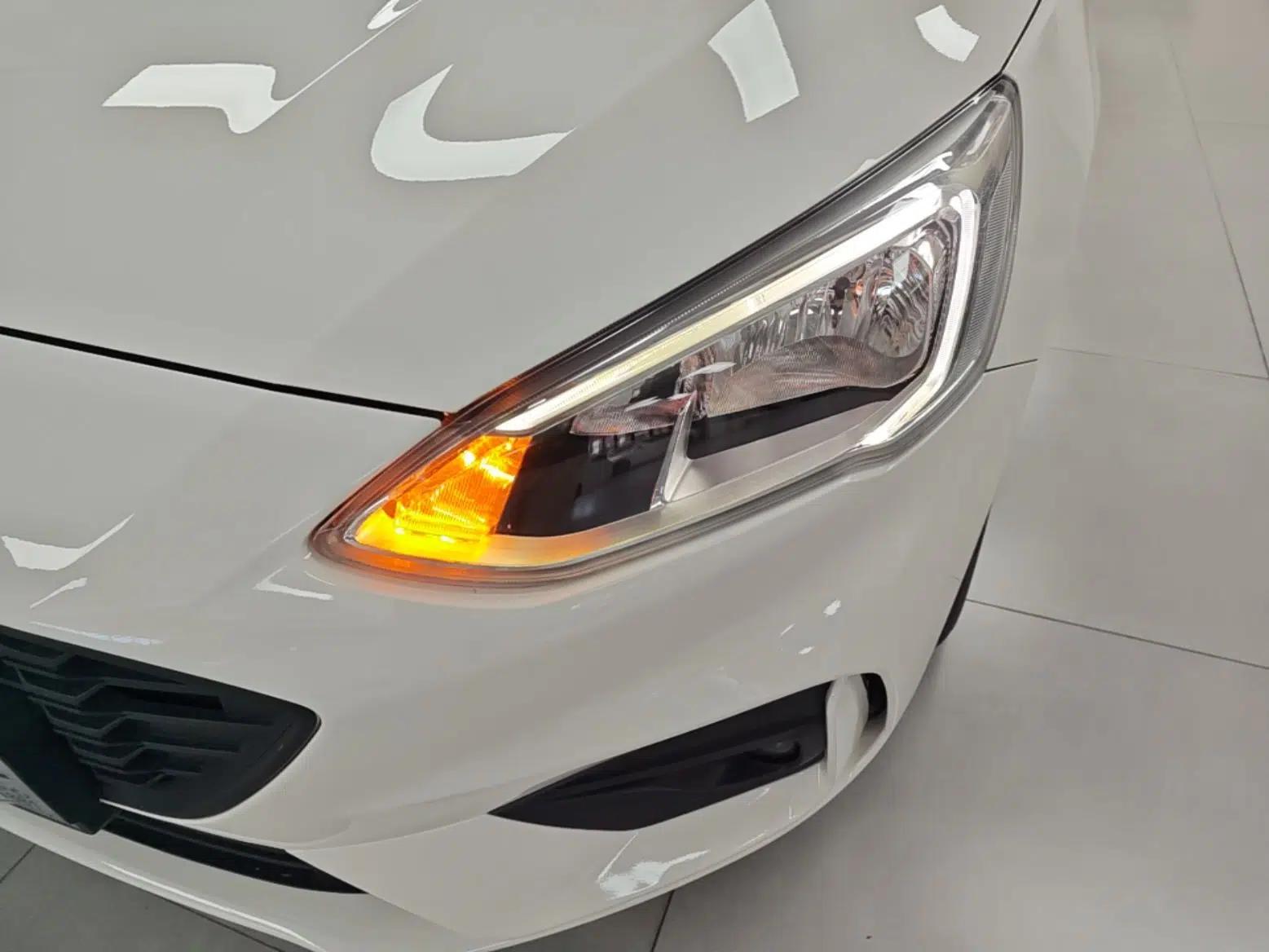 Ford Focus 2020 Hatchback EcoBoost 180 Automatic Trend Edition — миниатюра 8