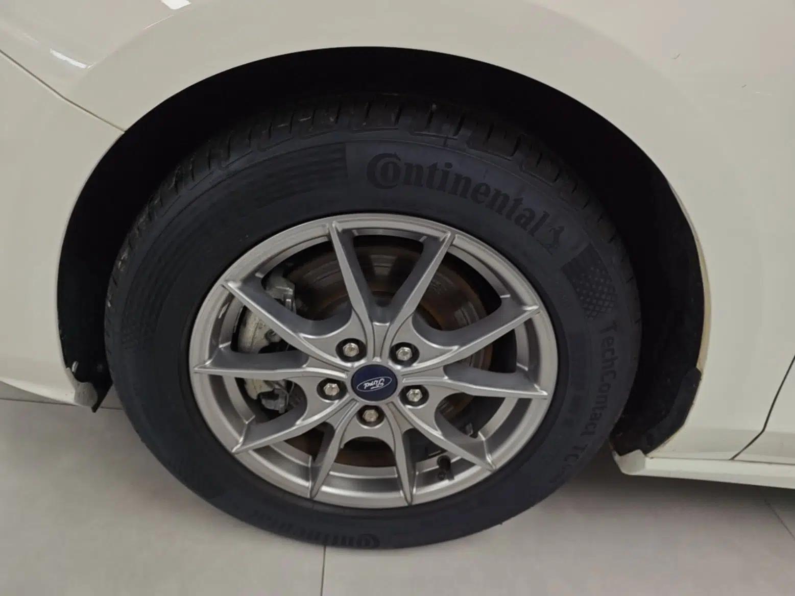 Ford Focus 2020 Hatchback EcoBoost 180 Automatic Trend Edition — миниатюра 10