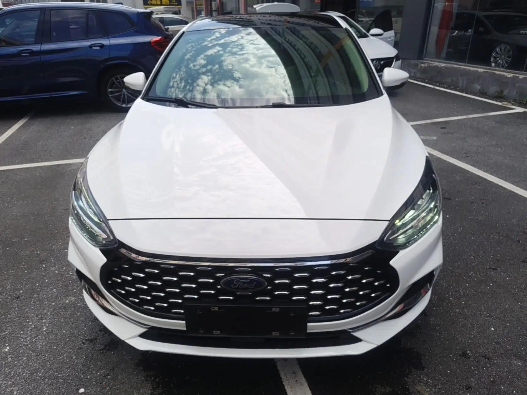 Ford Focus 2021 Sedan EcoBoost 180 Automatic Trendy Model — миниатюра 2
