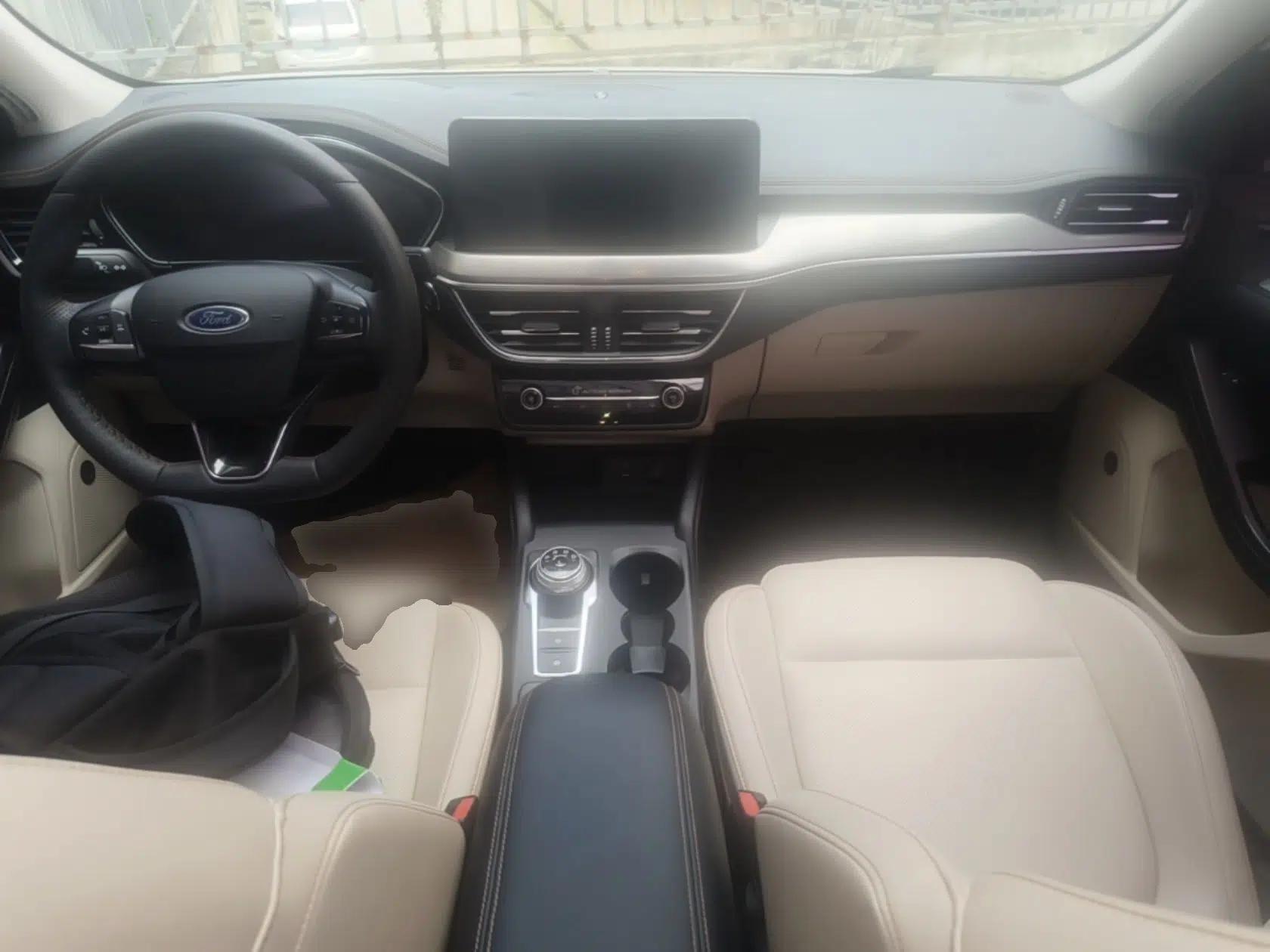 Ford Focus 2021 Sedan EcoBoost 180 Automatic Trendy Model — миниатюра 17