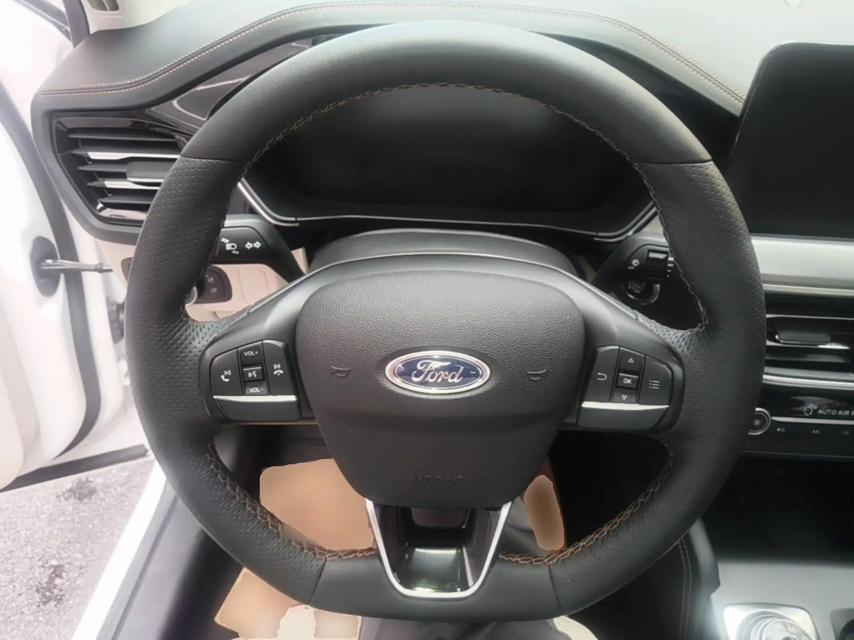 Ford Focus 2021 Sedan EcoBoost 180 Automatic Trendy Model — миниатюра 18