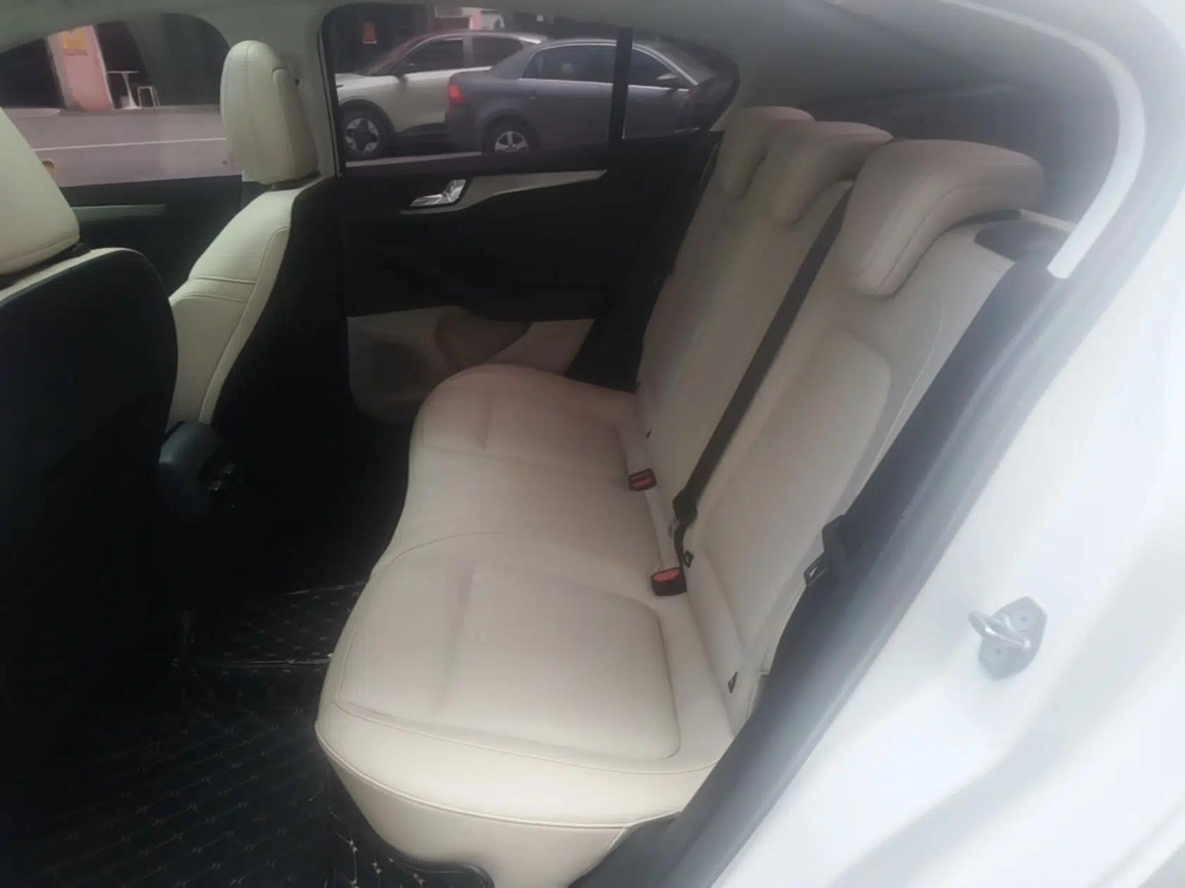 Ford Focus 2021 Sedan EcoBoost 180 Automatic Trendy Model — миниатюра 25