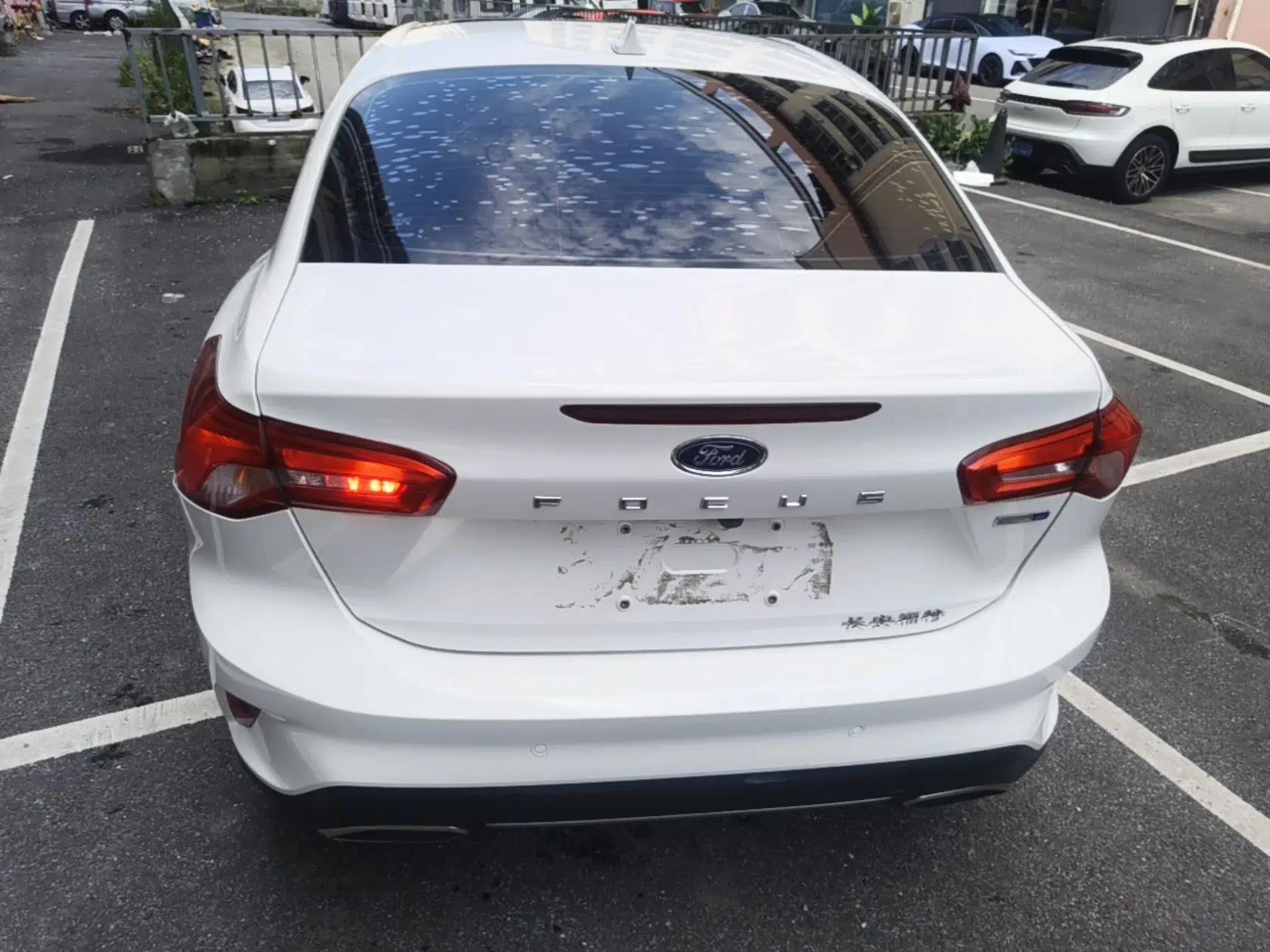 Ford Focus 2021 Sedan EcoBoost 180 Automatic Trendy Model — миниатюра 5