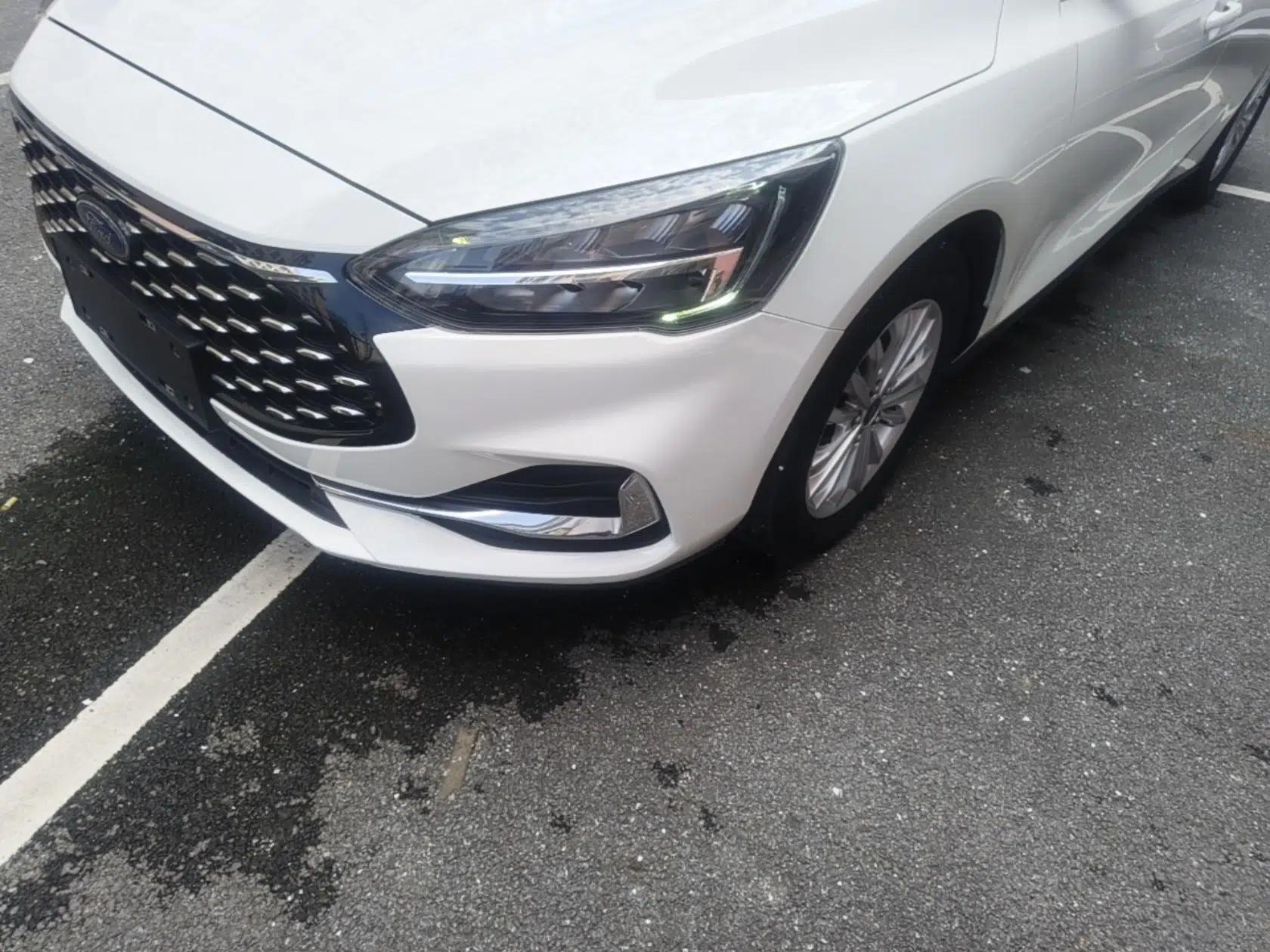 Ford Focus 2021 Sedan EcoBoost 180 Automatic Trendy Model — миниатюра 8