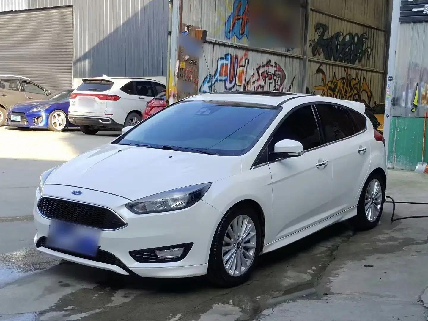 Ford Focus 2015 Hatchback EcoBoost 180 Automatic Sport Model — миниатюра 1