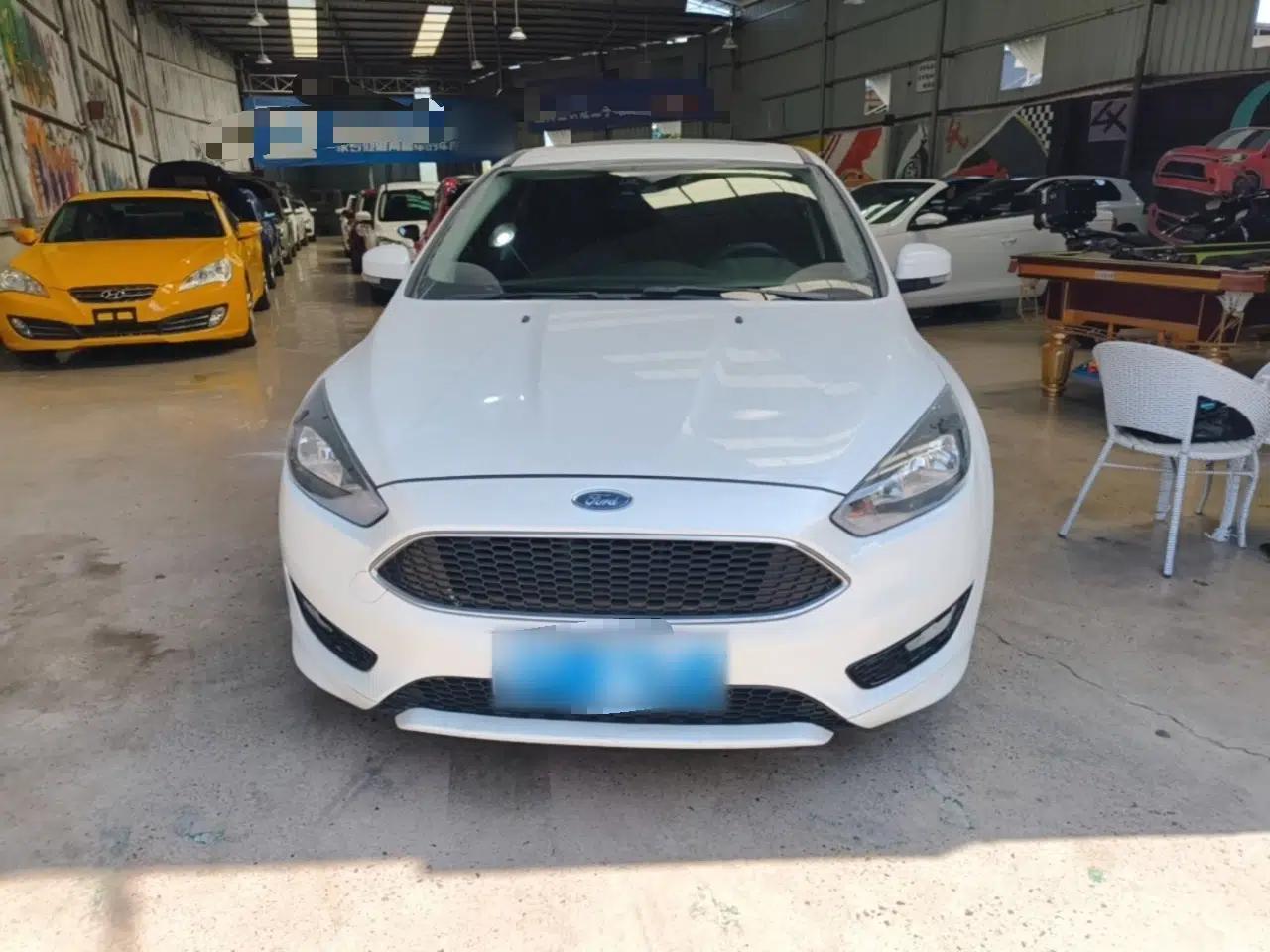 Ford Focus 2015 Hatchback EcoBoost 180 Automatic Sport Model — миниатюра 2