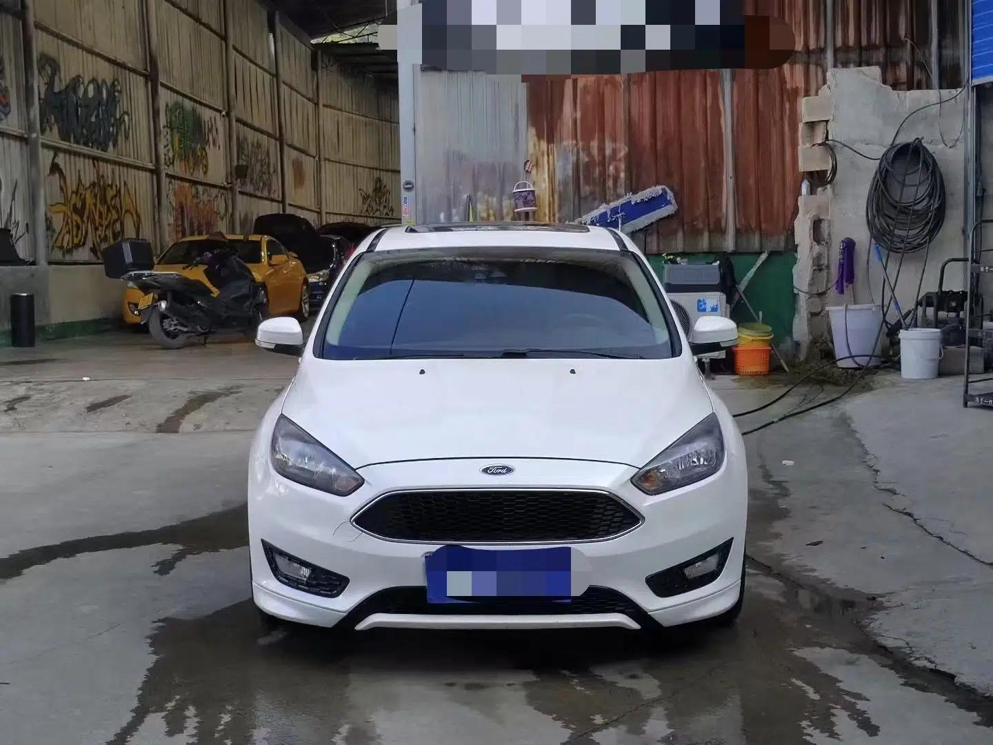 Ford Focus 2015 Hatchback EcoBoost 180 Automatic Sport Model — миниатюра 16